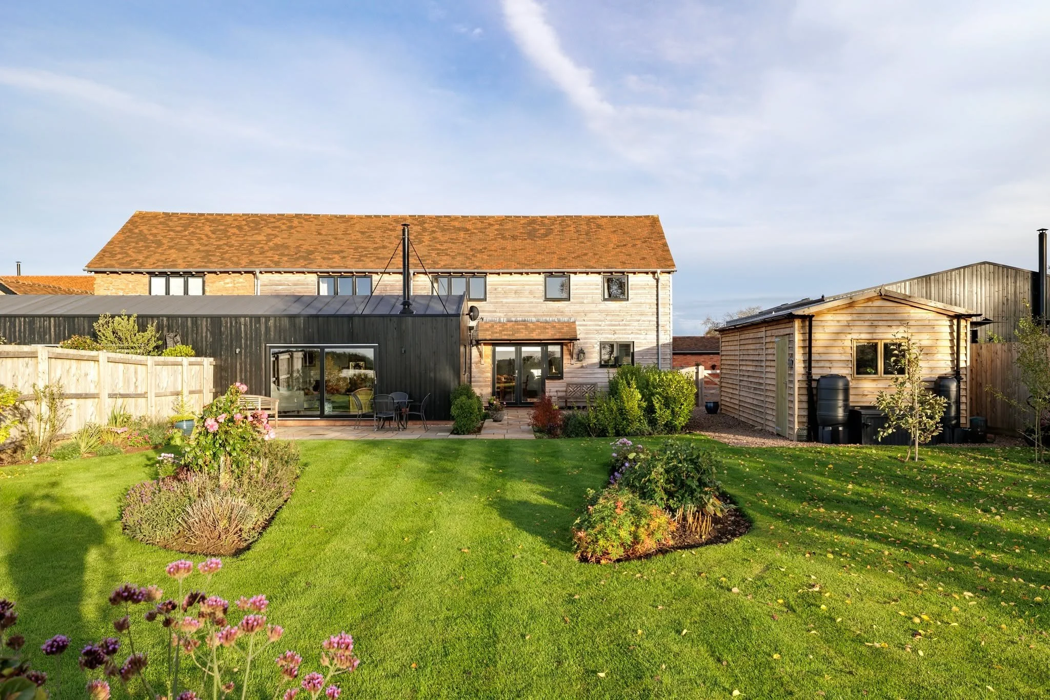 NEW PROPERTY! 🏡✨

The Carthouse, 4 Meadow Bank, Hatfield, Leominster, Herefordshire, HR6 0SG

Guide price - &pound;625,000

A beautifully presented 4 bedroom Barn conversion in Hatfield, with landscaped garden, EV charger and carport.

https://www.m