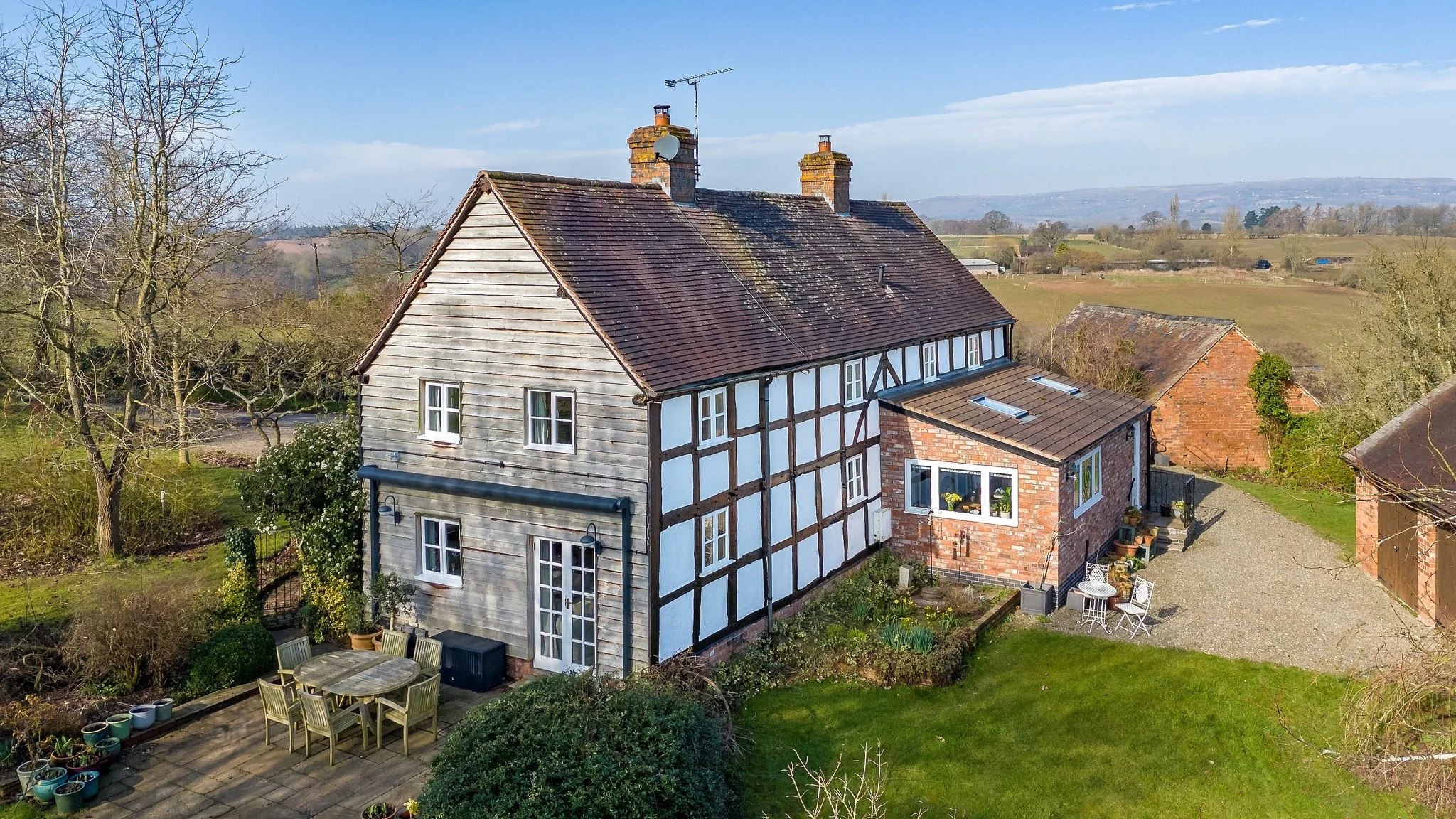 EXCHANGED! 🗝✨

We are delighted to have exchanged contracts on Tythe Barn, a beautiful half timbered cottage set in idyllic rural setting with just over 2.5 acres, double garage and extensive gardens.

Guide price - &pound;745,000

#Sold #CountryHou