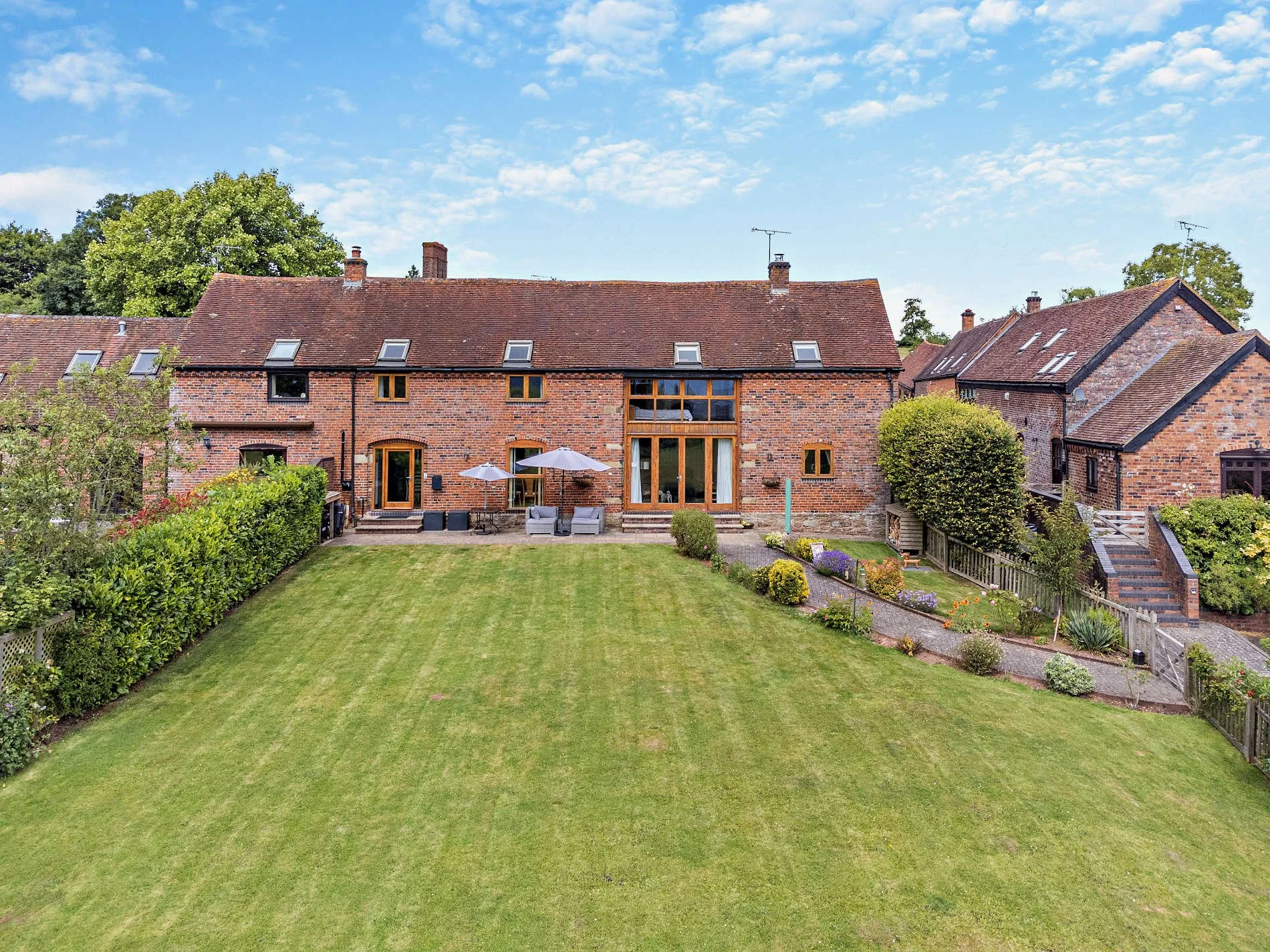 EXCHANGED! 🗝✨

We have exchanged contracts on Field View Barn, an exquisite three-bedroom barn conversion set within a breath-taking rural landscape, offering panoramic views across the Shropshire countryside.

Guide price - &pound;595,000

https://