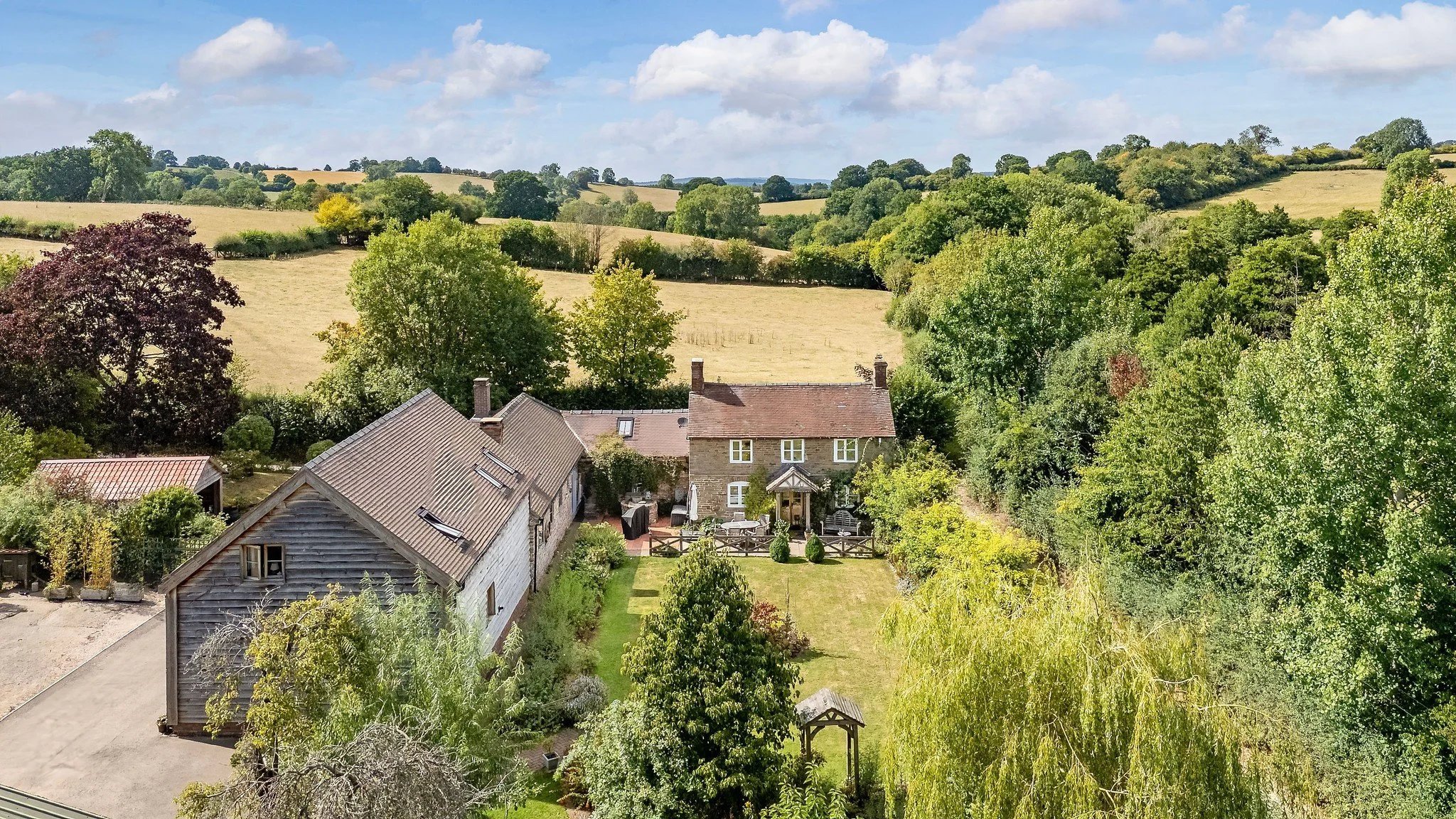 COMPLETED! 🏡🗝

We are delighted to have completed on Boot Oak Farm, a charming extended 4 bedroom property with outbuildings, gardens, orchard, carport and stables set in idyllic rural setting.

Guide price - &pound;850,000

https://www.markwiggin.