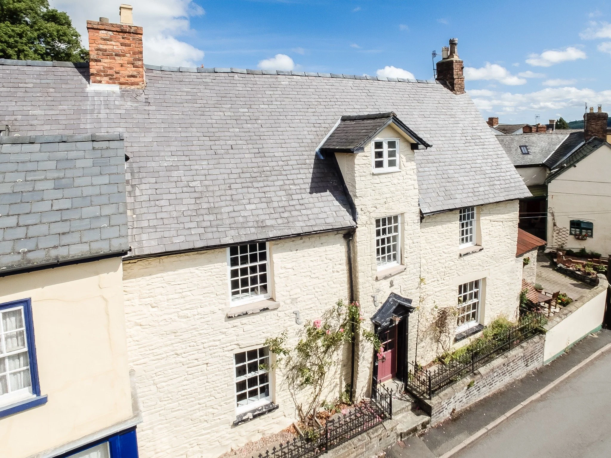 EXCHANGED! 🏡✨

We are delighted to have exchanged contracts on Moat House. A beautiful Grade-II listed 5 bedroom property with a wealth of character, flexible accommodation, terraced garden and garage.

https://www.markwiggin.co.uk/sold-properties/m