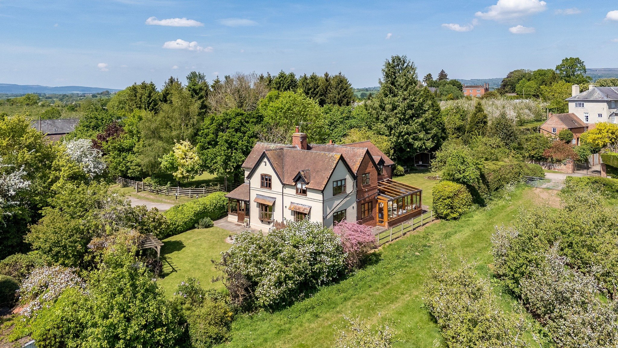 EXCHANGED! ✨

We are delighted to have exchanged contracts on Greenfields, a wonderful 4 bedroom home with spectacular views, double garage, large garden and a beautiful rural area close to Tenbury Wells.

https://www.markwiggin.co.uk/under-offer/gre