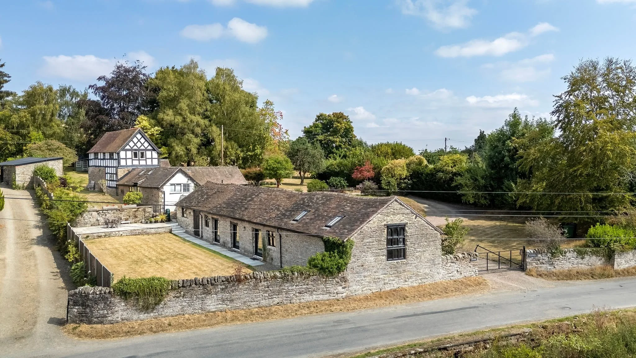 NEW PROPERTY! 🏡✨

The Old Granary, Hopton Castle, Craven Arms, Shropshire, SY7 0QF

Guide price - &pound;850,000

An idyllic Grade-II listed cottage with an exceptional self-contained annexe in 1.3 acres of gardens and grounds.

#Property #ForSale #