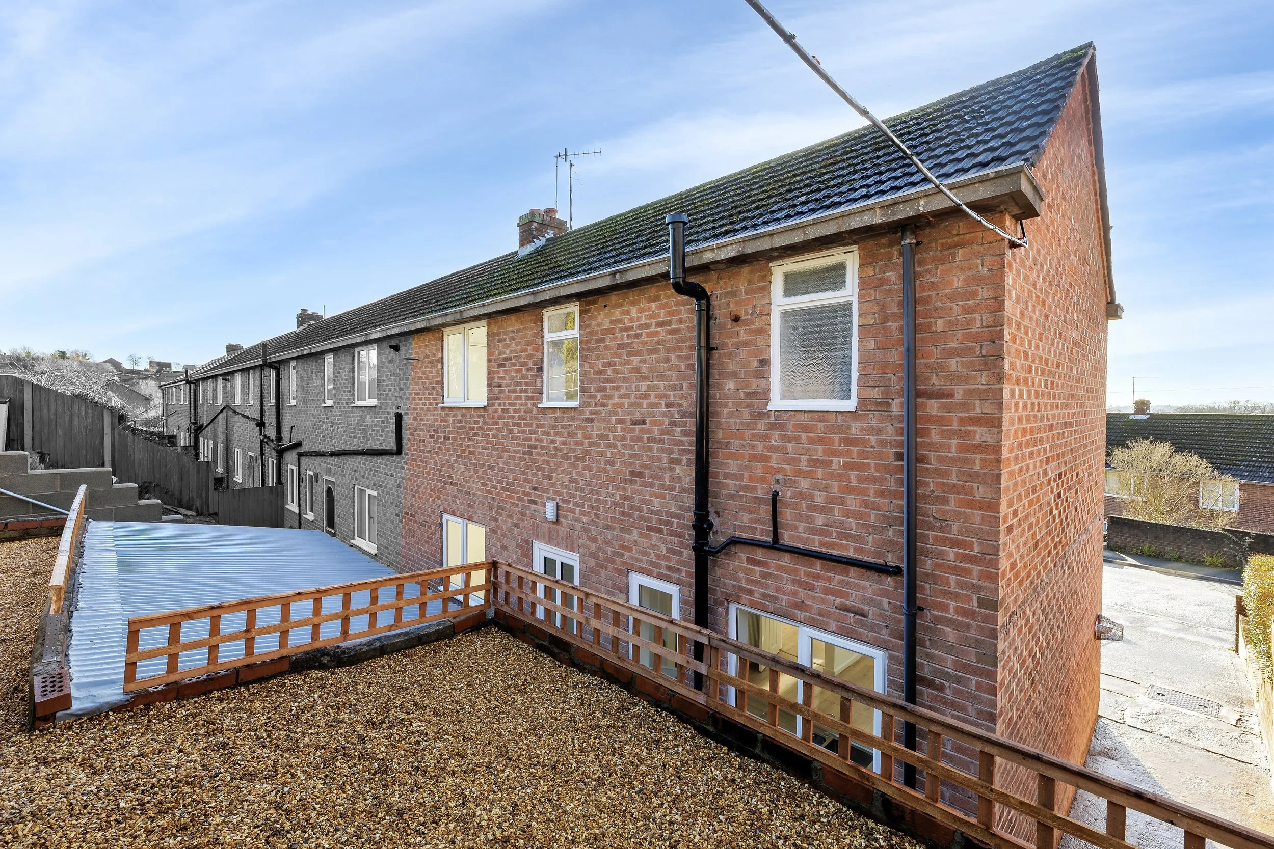 mw2026-04-9 housman crescent-14.jpg