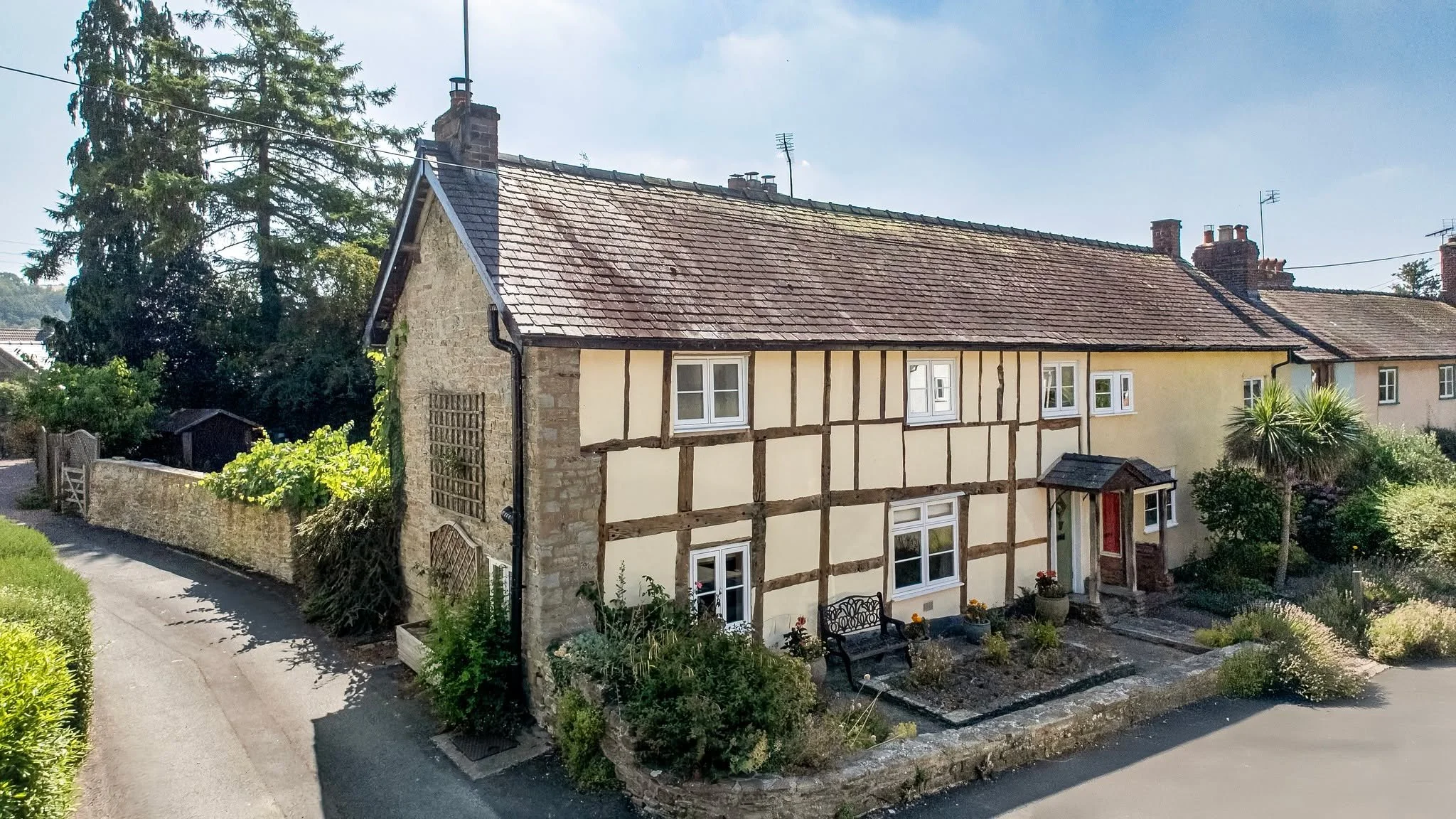 NEW PRICE! 🏡✨

9 Watling Street is a beautiful 3-bedroom period cottage with garden and parking situated in a sought-after village.

https://www.markwiggin.co.uk/property-list/9watlingstreet

#Property #ForSale #Leintwardine #Shropshire #Herefordshi