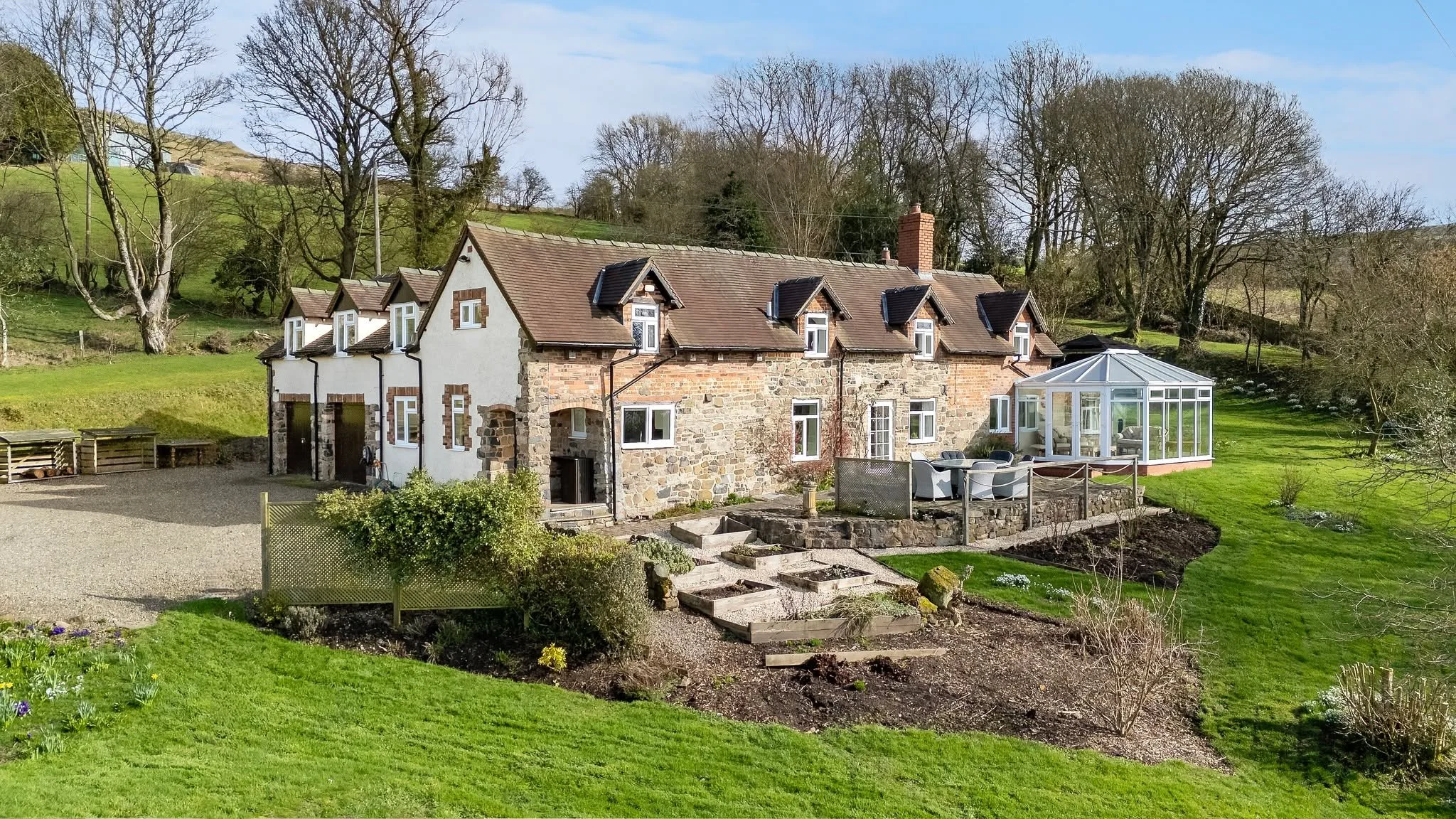 NEW PROPERTY! 🏡✨

The Old Shop House Bedlam, Clee Hill, Ludlow, Shropshire, SY8 3PR

A beautiful 4 bedroom country residence with spectacular views, double garage with over an acre of landscaped gardens

Guide price - &pound;725,000

https://www.mar