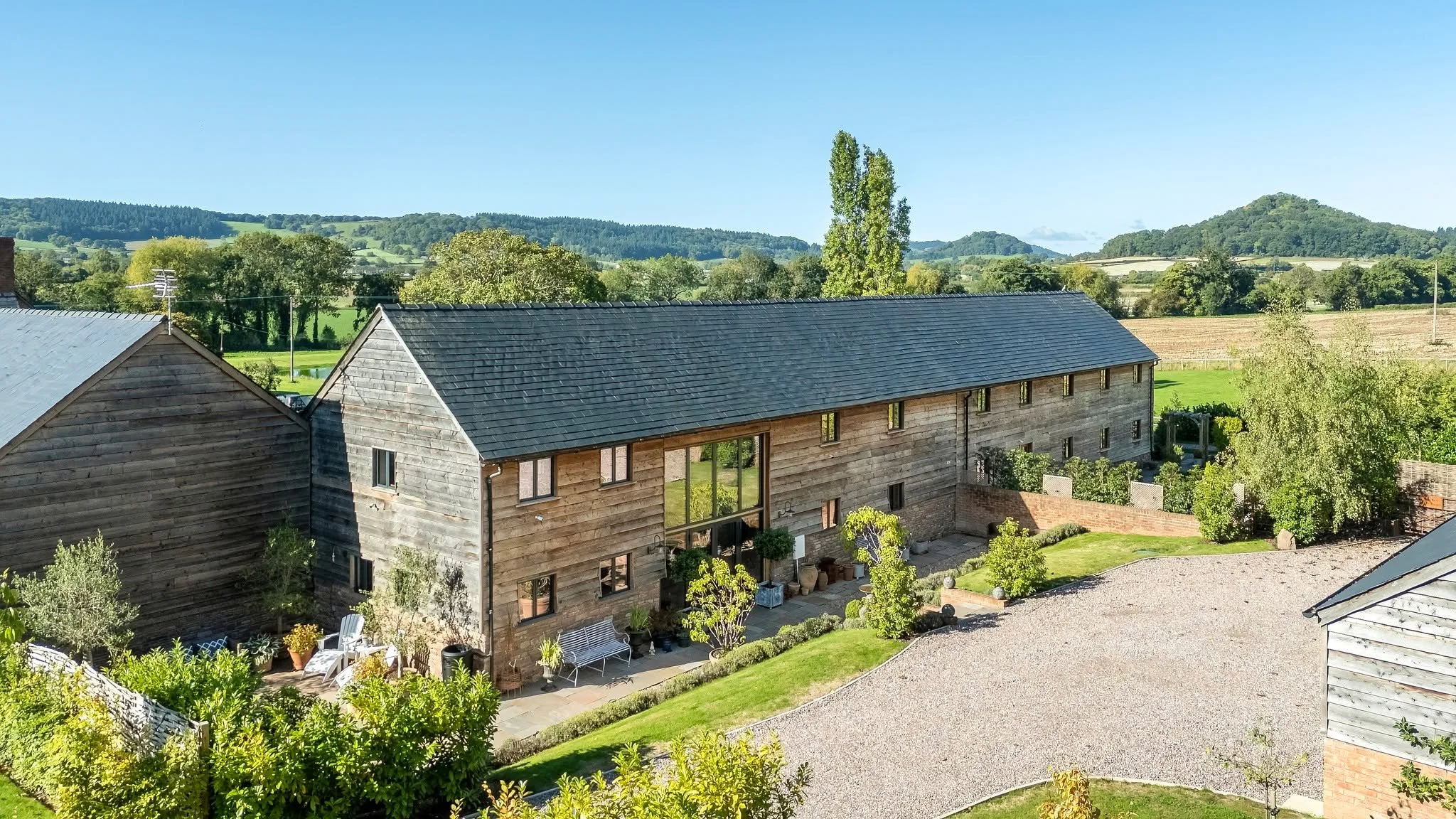 NEW LAUNCH! 🚀

A 4 bedroom character barn conversion in Wellington, light and airy with landscaped gardens and garage.

Guide price - &pound;795,000

https://www.markwiggin.co.uk/property-list/2lowerderndalebarns

#ForSale #Property #Herefordshire #