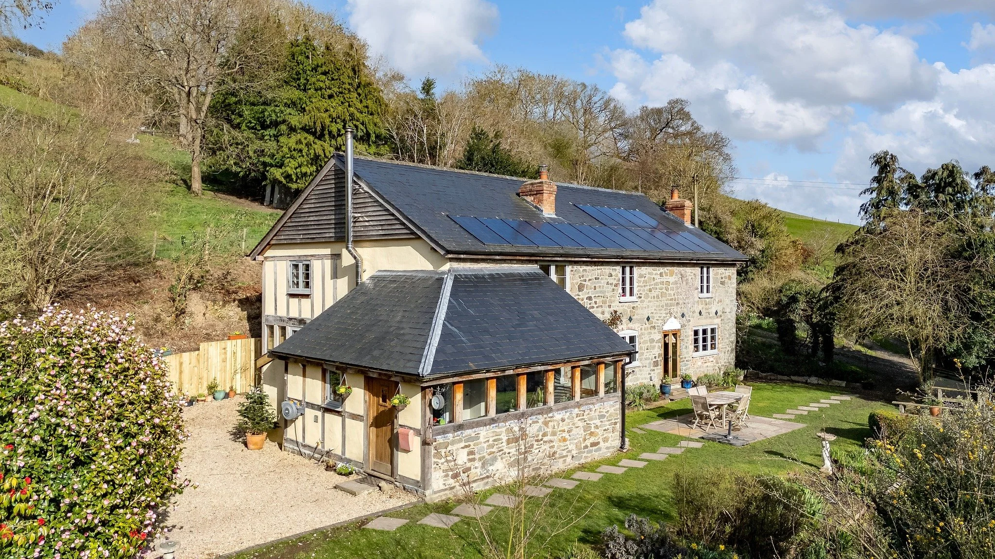NEW PROPERTY! 🏡✨

Hillside, Twitchen, Clunbury, Craven Arms, Shropshire, SY7 0HN

A beautiful 5-bedroom country house sitting in 1.92 acres of gardens and grounds with a superb range of outbuildings.

Guide price - &pound;695,000

https://www.markwi