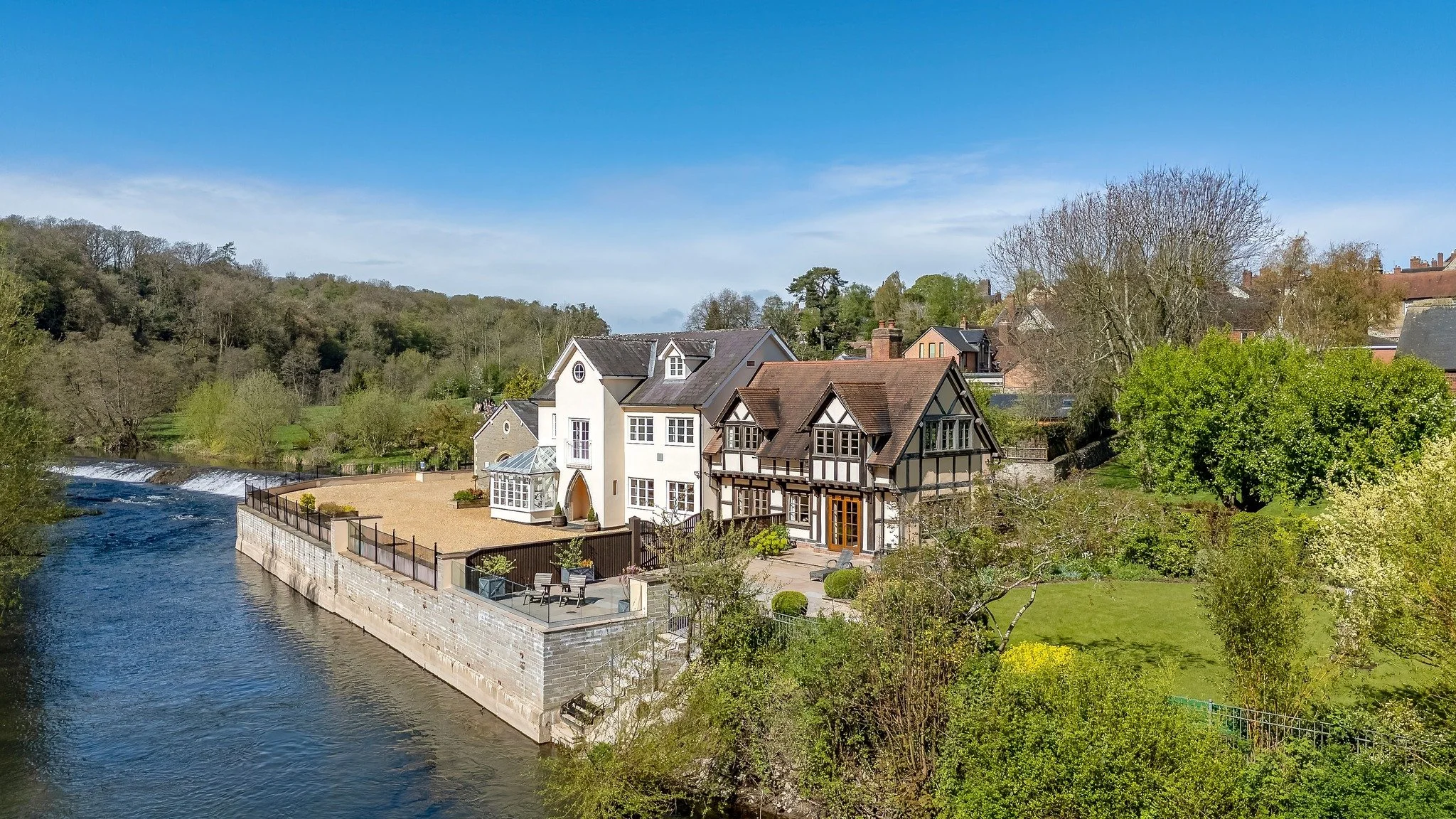 One of Ludlow&rsquo;s finest houses offering the most exceptional position in the town with beautiful gardens and river frontage ✨ 

Guide price - &pound;1,675,000 

The Mill House, Lower Mill Street, Ludlow, Shropshire, SY8 1BH

#property #forsale #