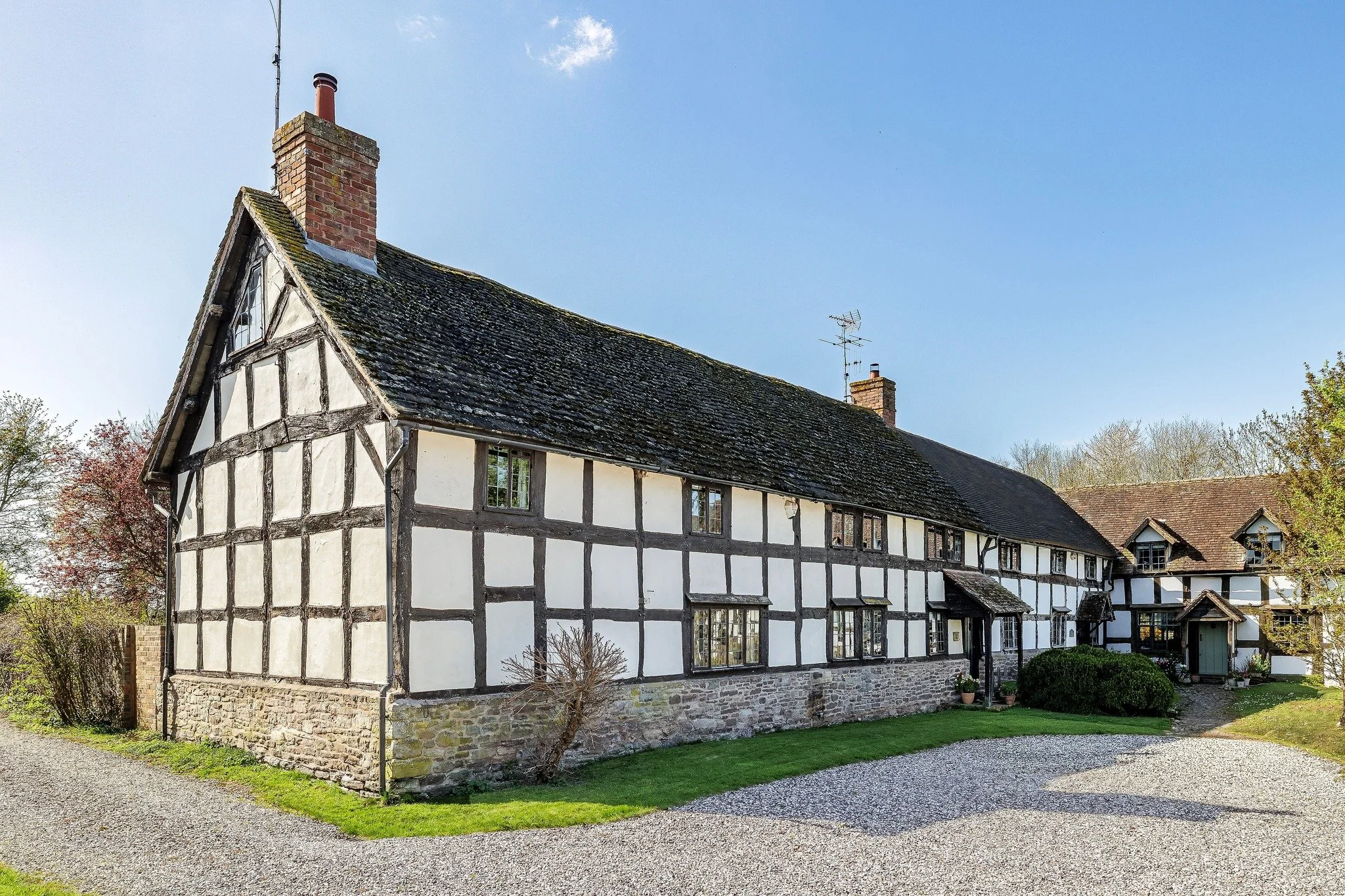 NEW LAUNCH! 🚀

Lower Court, Ivington, Leominster, Herefordshire, HR6 0JW

A beautiful Grade-II listed 4-bedroom barn conversion boasting a wealth of character and charm with idyllic gardens.

Guide Price &pound;575,000

#property #herefordshire #bar