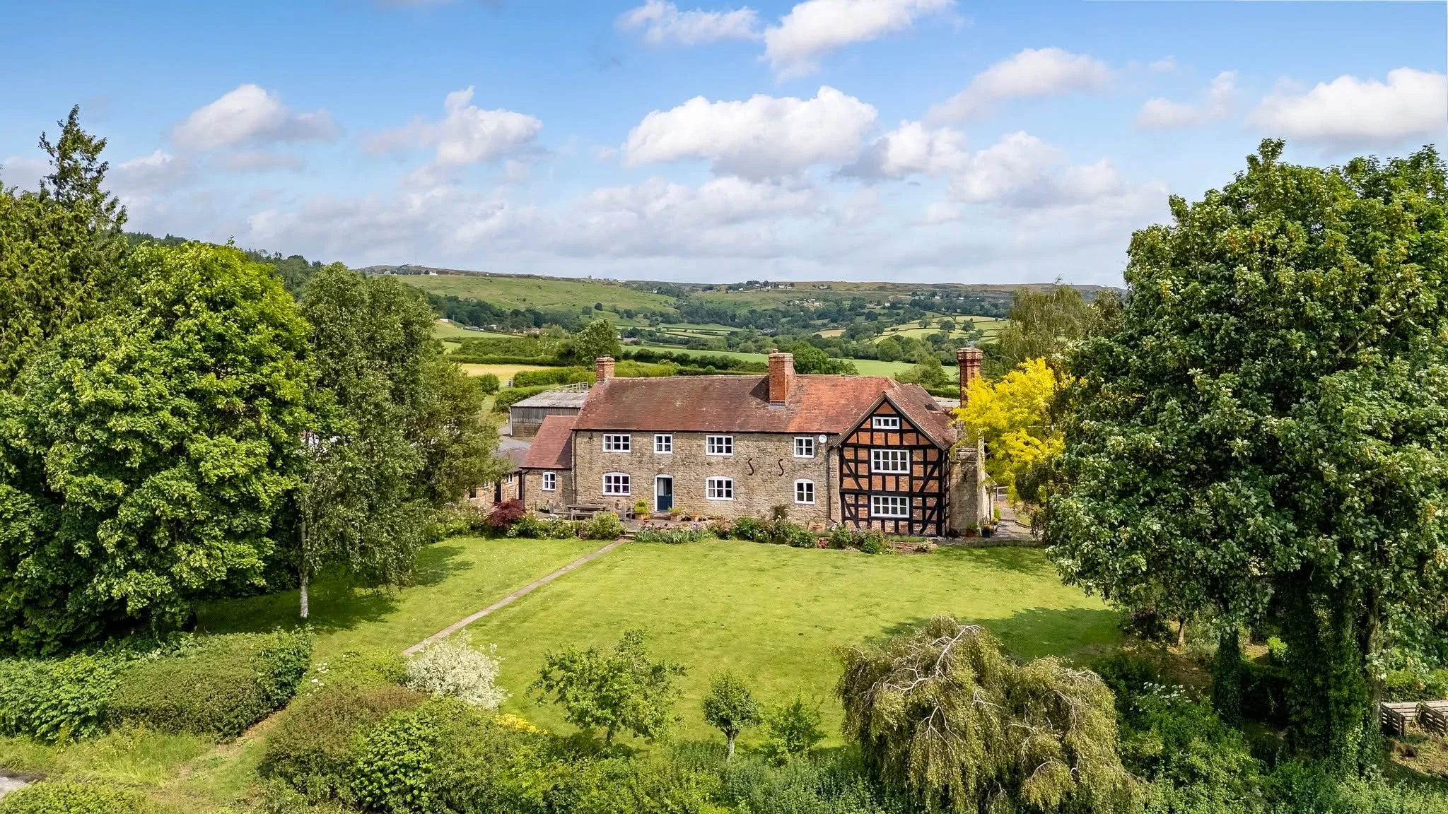 NEW LAUNCH! 🚀

Shear Farm, Nash, Ludlow, Shropshire, SY8 3AZ

An idyllic 5-bedroom farmhouse, a superb range of outbuildings sitting in 33 acres of grounds.

Guide price - &pound;1,450,000

https://www.markwiggin.co.uk/property-list/shearfarm

#prop
