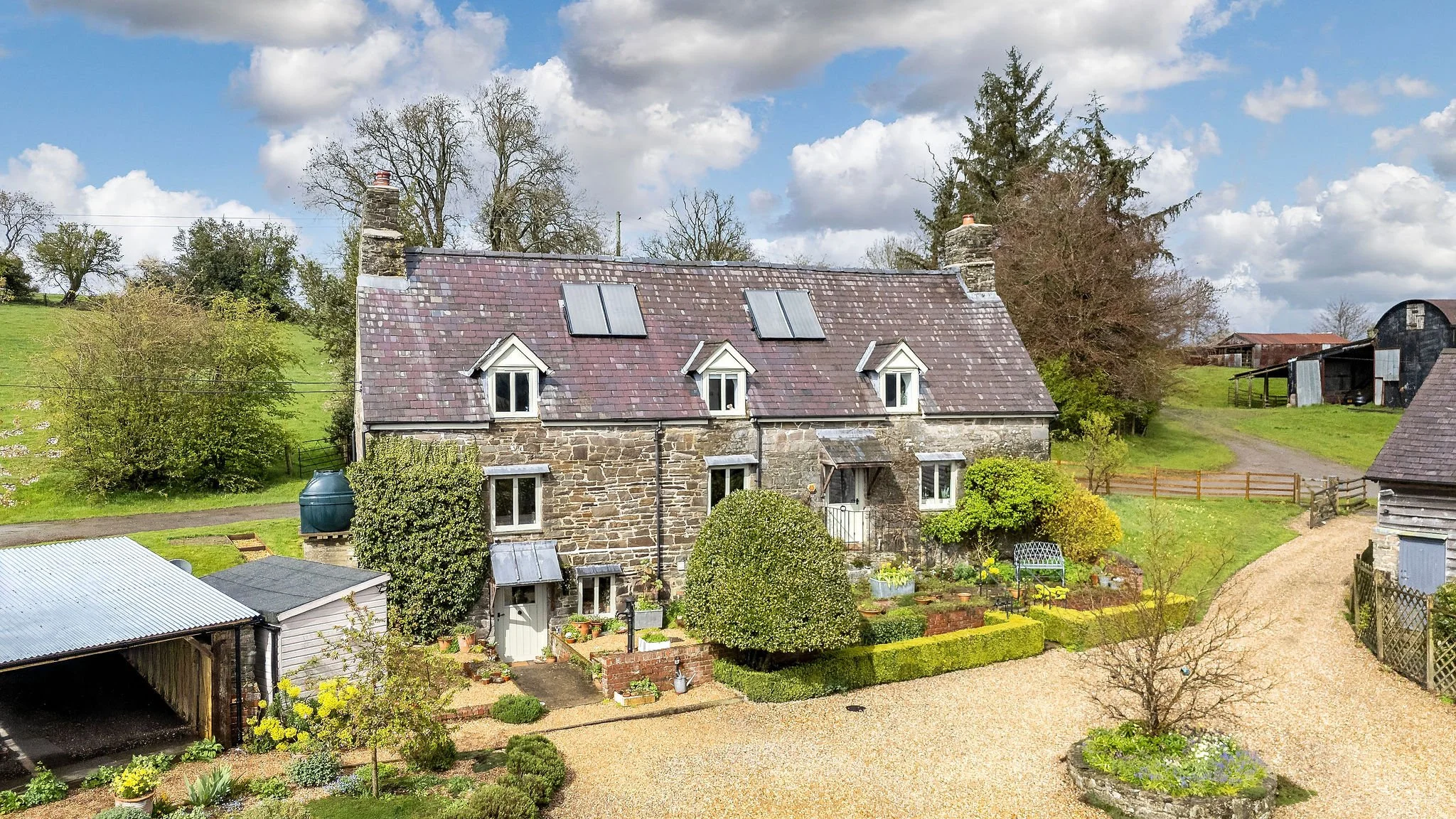 NEW LAUNCH! 🏡

Llan Farmhouse, Twitchen, Clunbury, Craven Arms, Shropshire, SY7 0HN

A charming 4 bedroom Farmhouse with flexible living, garden office, landscaped gardens and spectacular views.

Guide price - &pound;670,000

https://www.markwiggin.