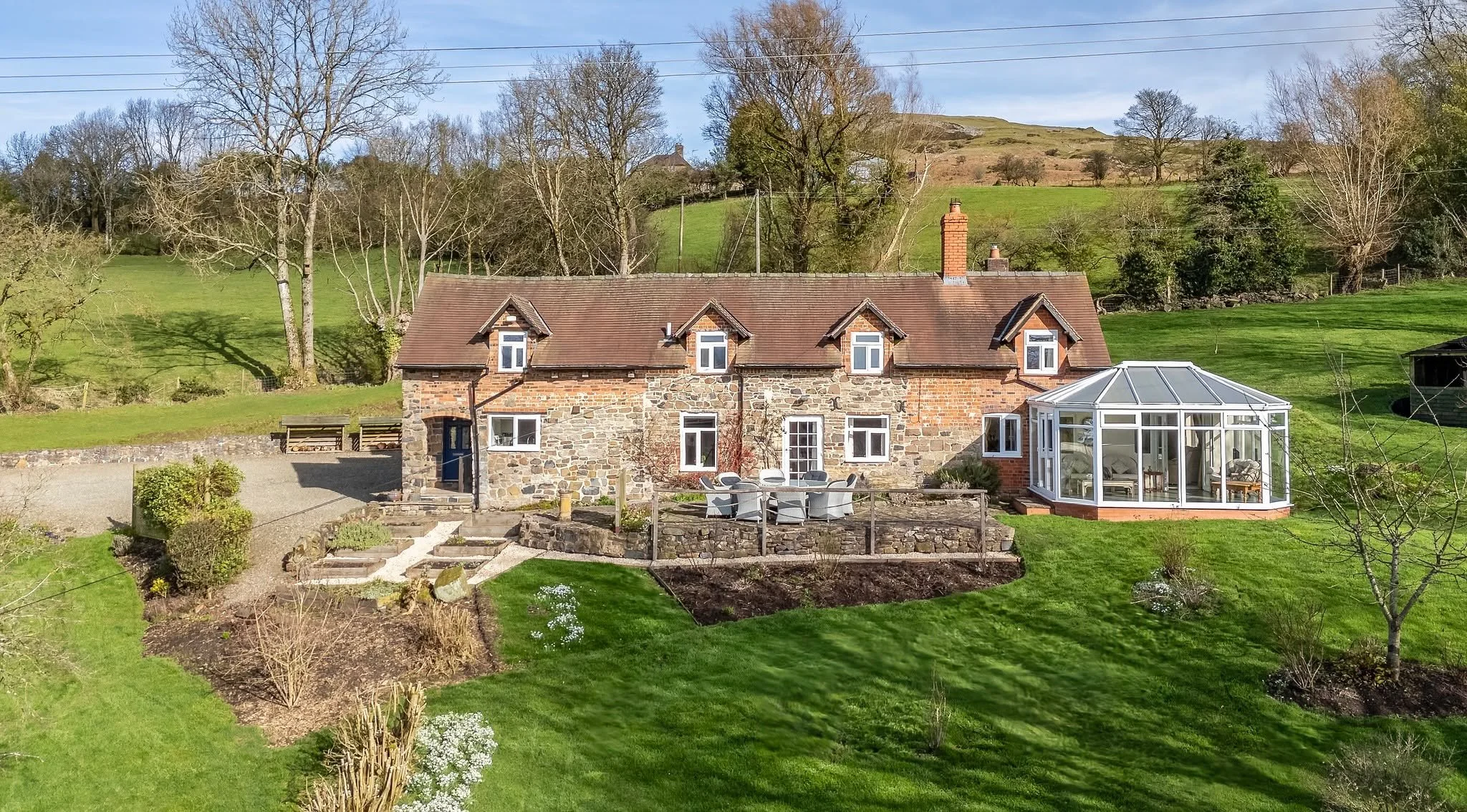 PROPERTY OF THE DAY! 🏠

The Old Shop House Bedlam, Clee Hill, Ludlow, Shropshire, SY8 3PR

A beautiful 4 bedroom country residence with spectacular views, double garage with over an acre of landscaped gardens.

Guide price - &pound;685,000 

https:/