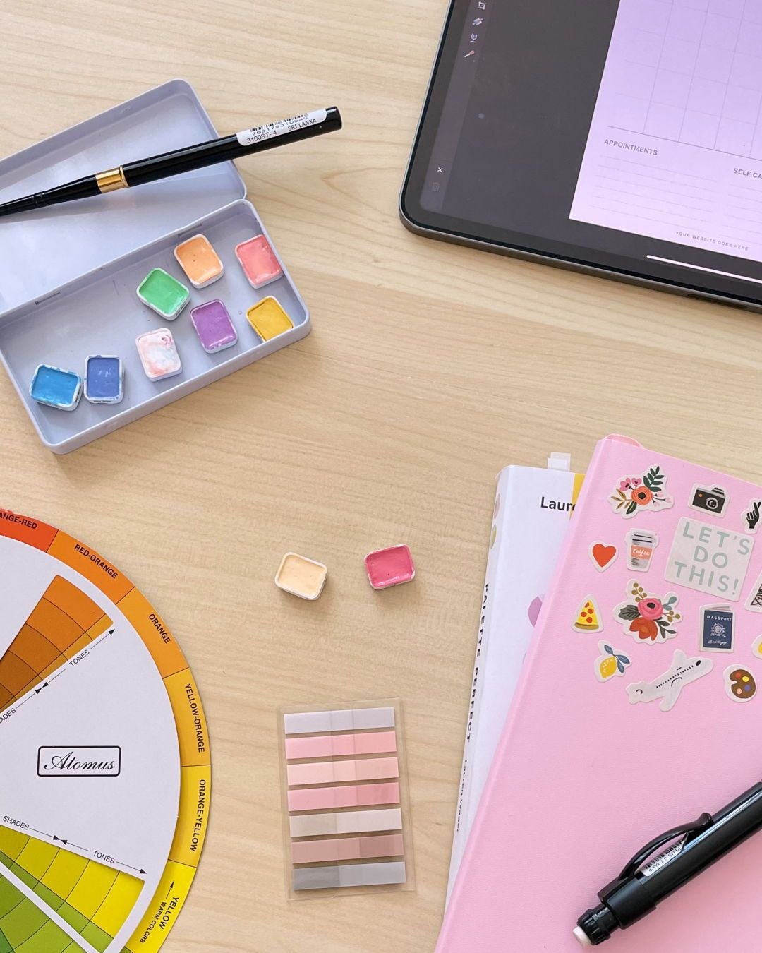 What do your favorite stationery brands all have in common? 

Chances are, there&rsquo;s always a little something that gives away what brand you&rsquo;re looking at. 

Here&rsquo;s how I create stationery brands that do the same thing &mdash; get re
