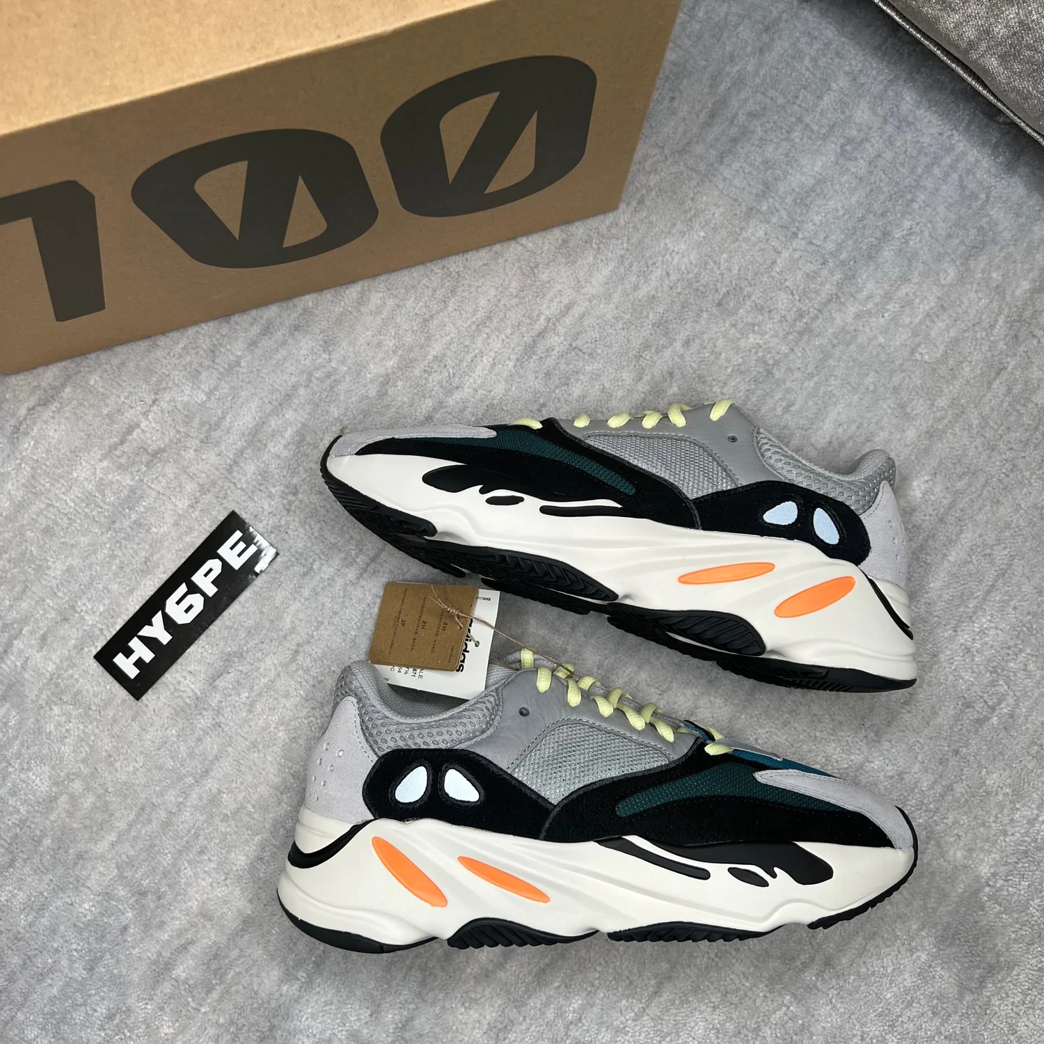 Yeezy clearance runner 700