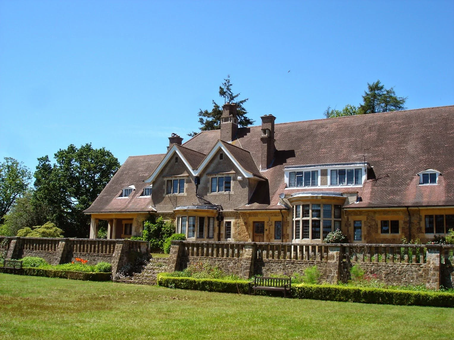 House south aspect June 06.jpg