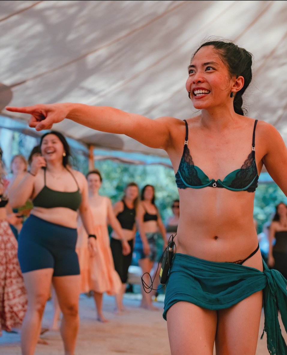 ✨ One of last year&rsquo;s most fun-filled workshops with @ahlexleyva had us laughing, shaking our hips, and embracing the energy of Jamaican dancehall.⁠
⁠
Captured by @nessstudios888⁠
⁠