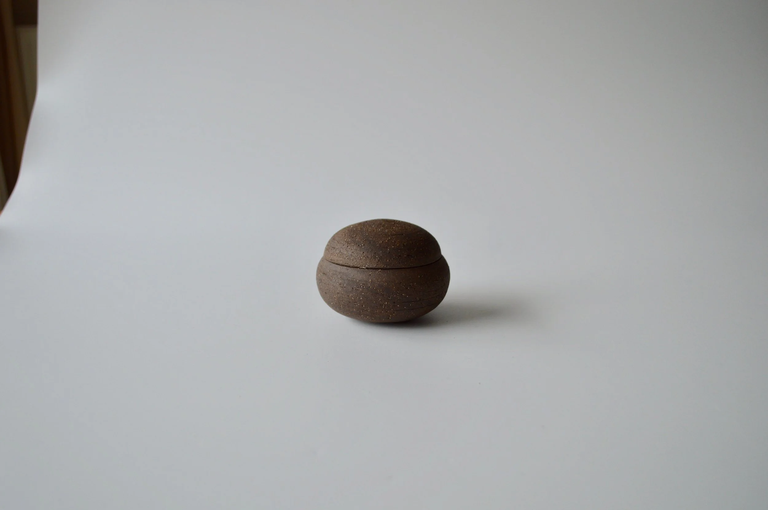 Treasure box n° 3 - dark rough clay