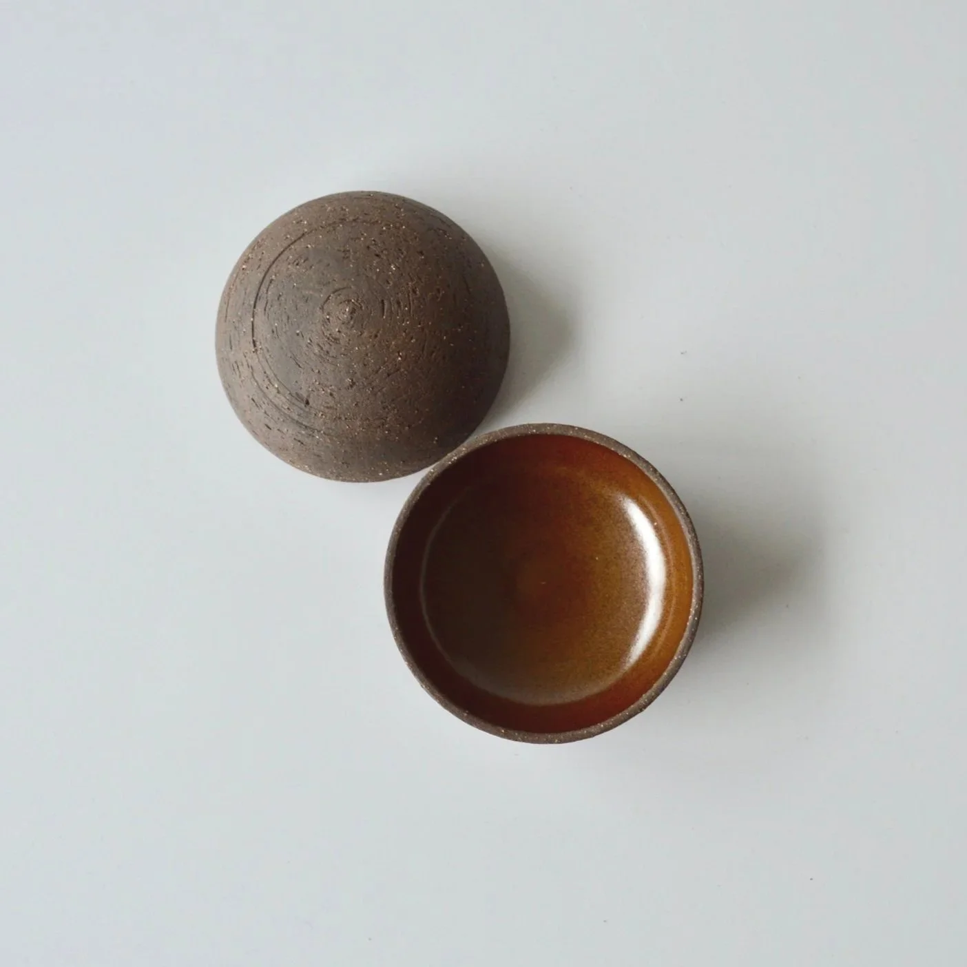 Treasure box n°1 - dark rough clay