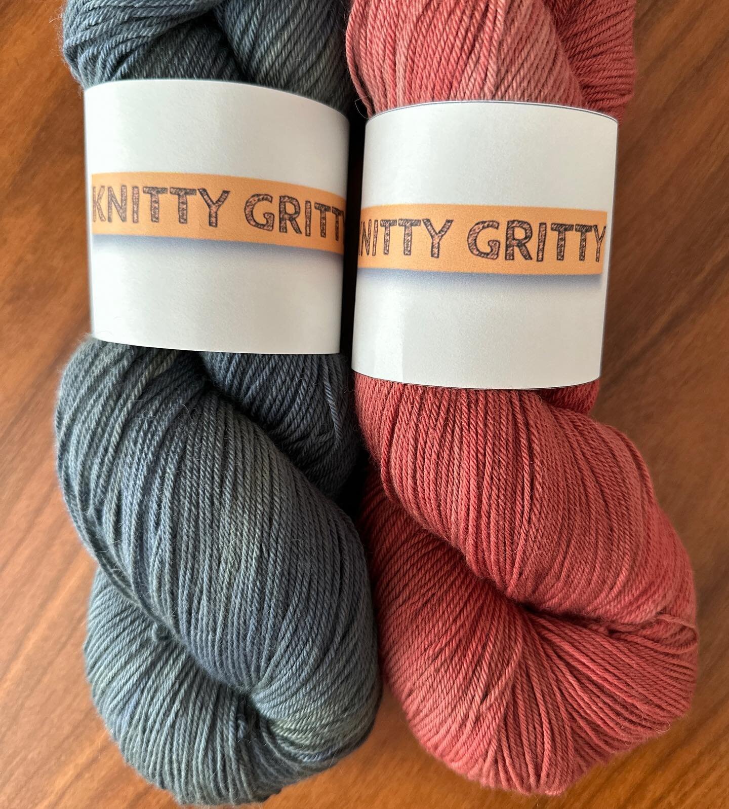 This beautiful yarn is by knitting gritty.com. Check them out and read about them. Interesting. Also, there is a new tutorial on my website. See link in bio.
#yarnlove #knittinginspiration #knitterofinstagram