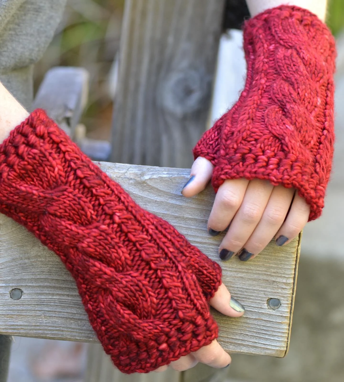 Ruby and Cables gloves class is introducing three ways of knitting in the round plus all the details of making warm and cozy gloves. Only one skein of #Mecha by @malabrigoyarn. The class is on Nov 3 @theimagiknit Berkeley. 
#knittingpattern #knitting