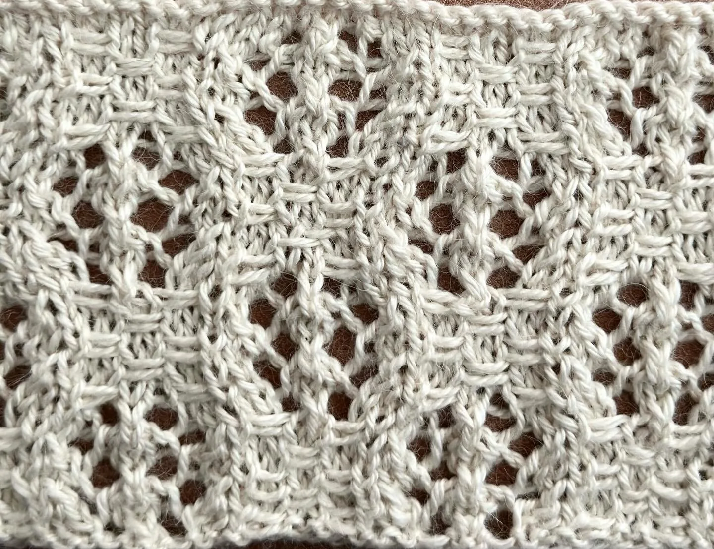 Did you know that slip-stitch can look like this?  Where would you use it? 

#fainagoberstein #knittersgonnaknit #knitwear #knitterofinstagram