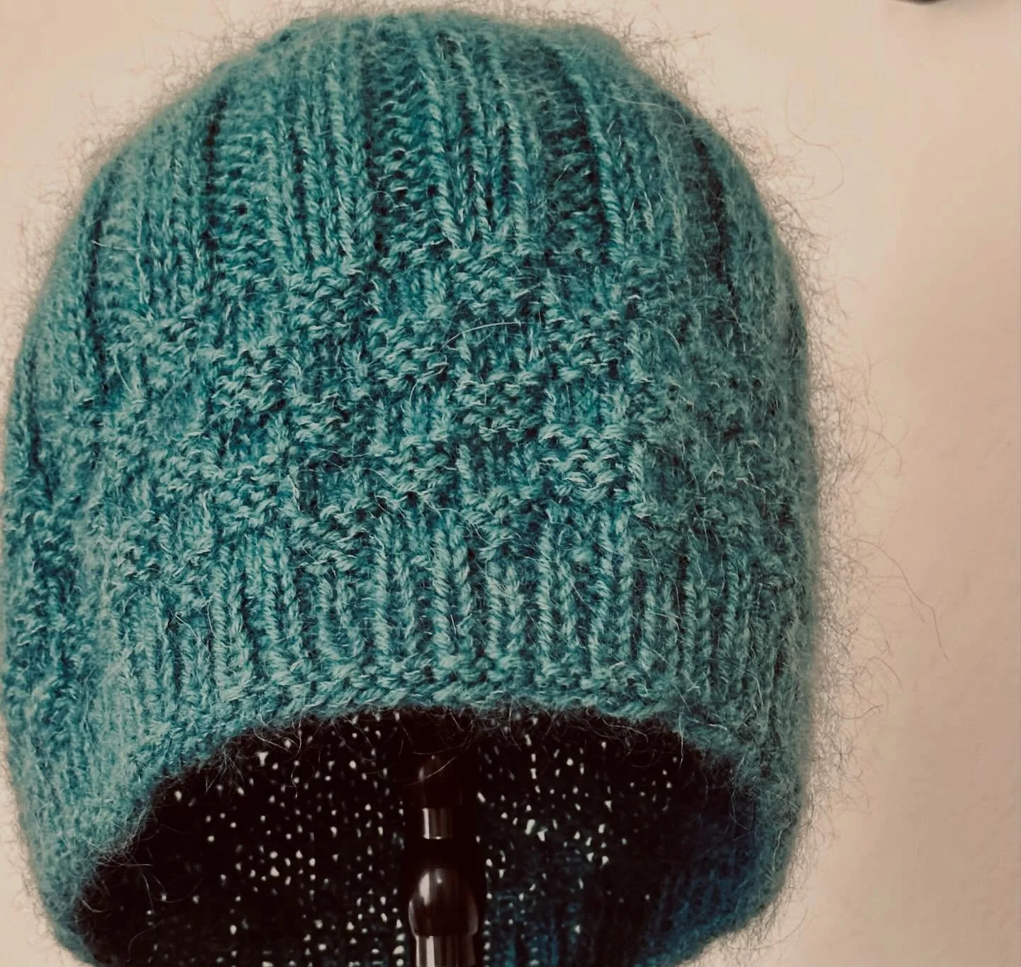 Love these simple patterns that merge together in All Around Texture hat. 
#knittedhat #knittersofinstagram #knittingpattern #knitwear #knittinginspiration