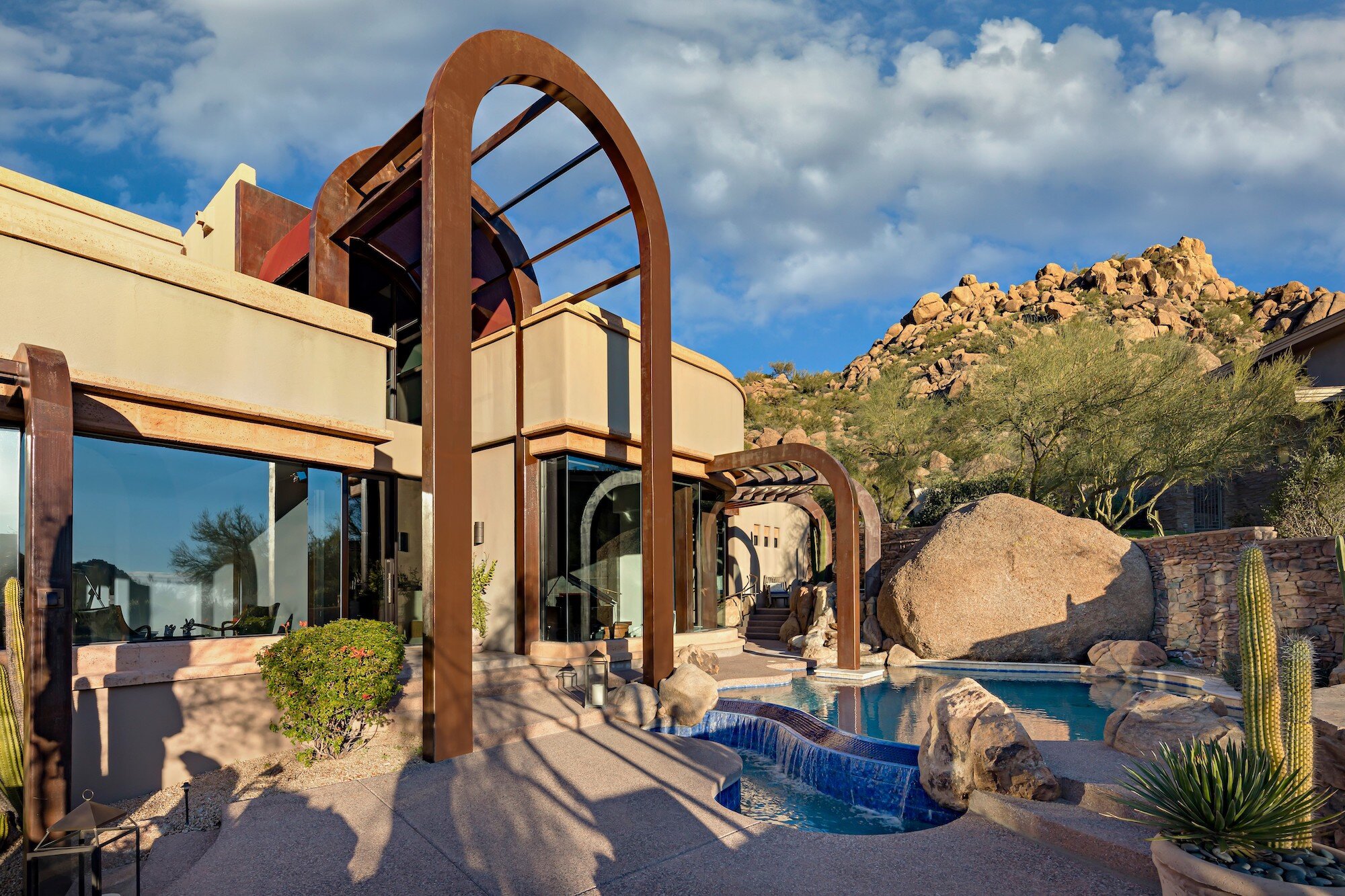 3 A custom modern home in Scottsdale - 04.jpeg
