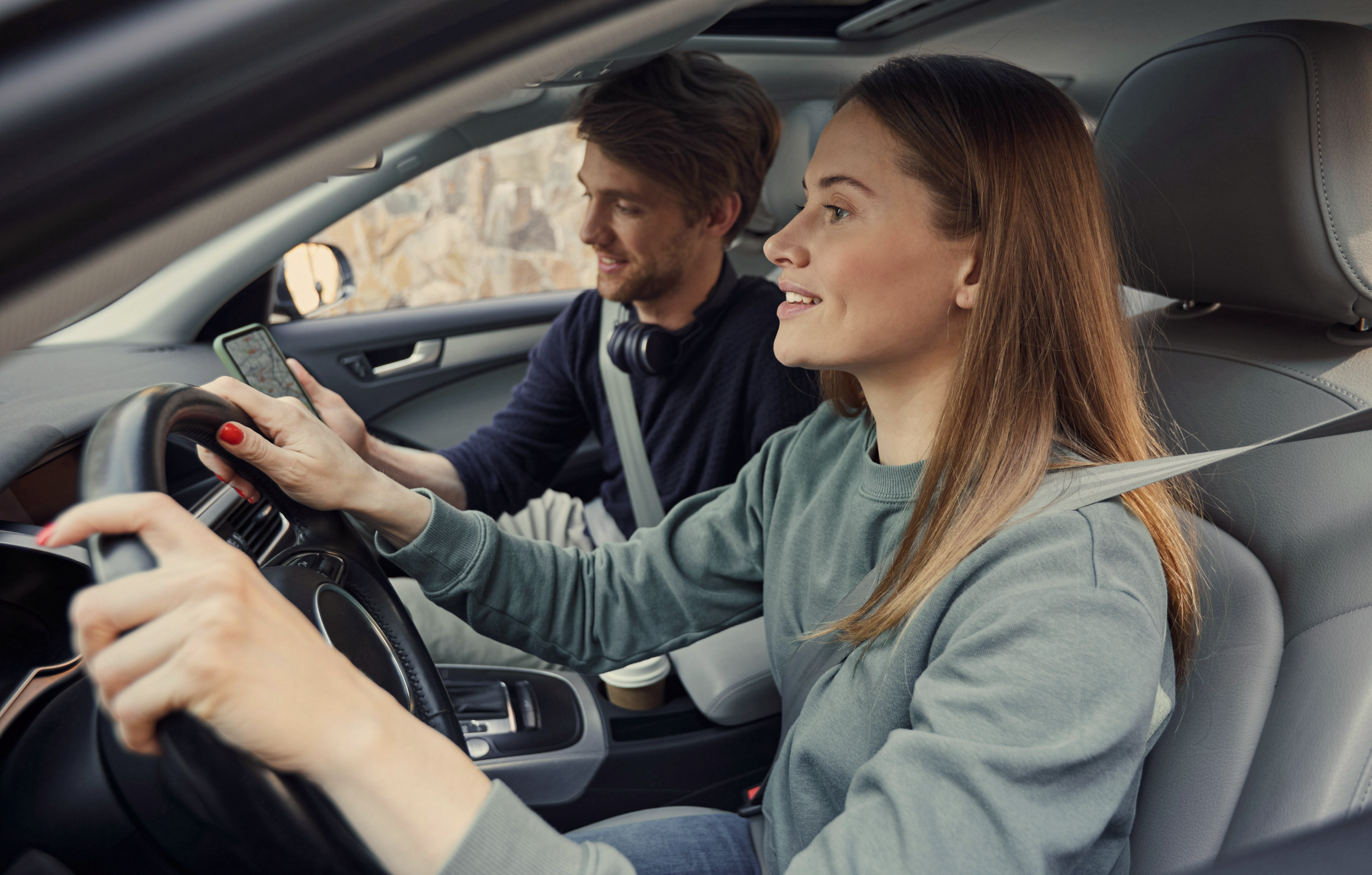 Investigación cuantitativa internacional sobre la aceptación de sistemas ADAS y DMS.