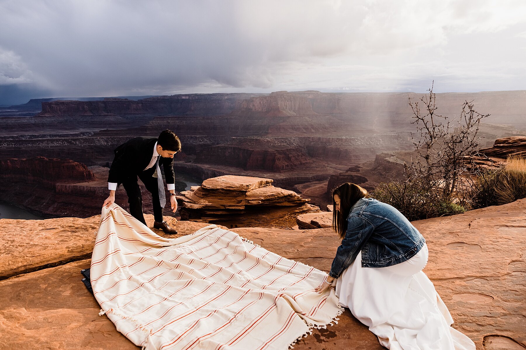 Sunset Elopement in Dead Horse Point State Park | Moab Elopement