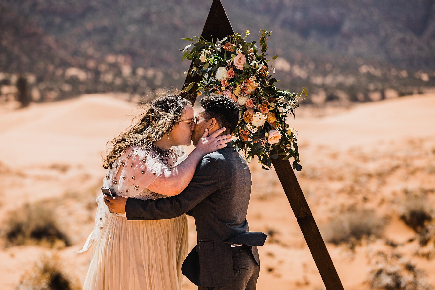 Sand-Dune-Elopement-in_Utah_0045.jpg