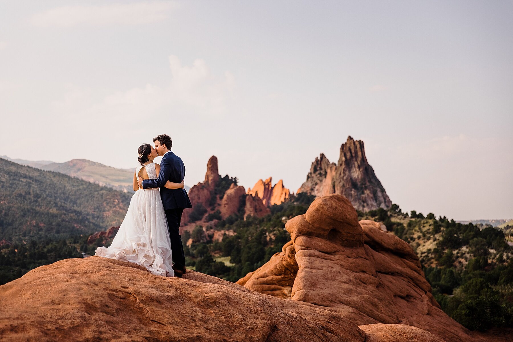 Garden-of-the-Gods-Elopement-in-Colorado_0048.jpg