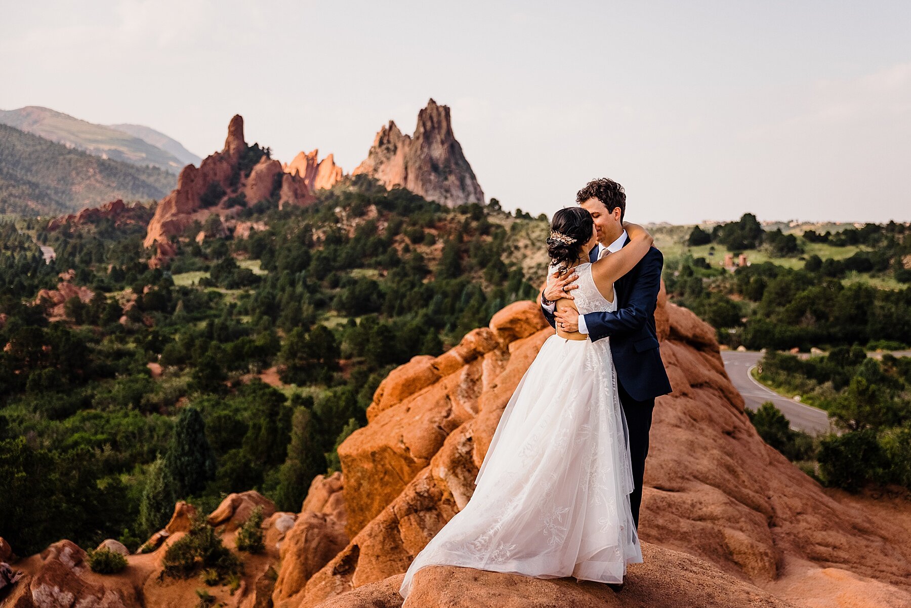 Garden-of-the-Gods-Elopement-in-Colorado_0050.jpg