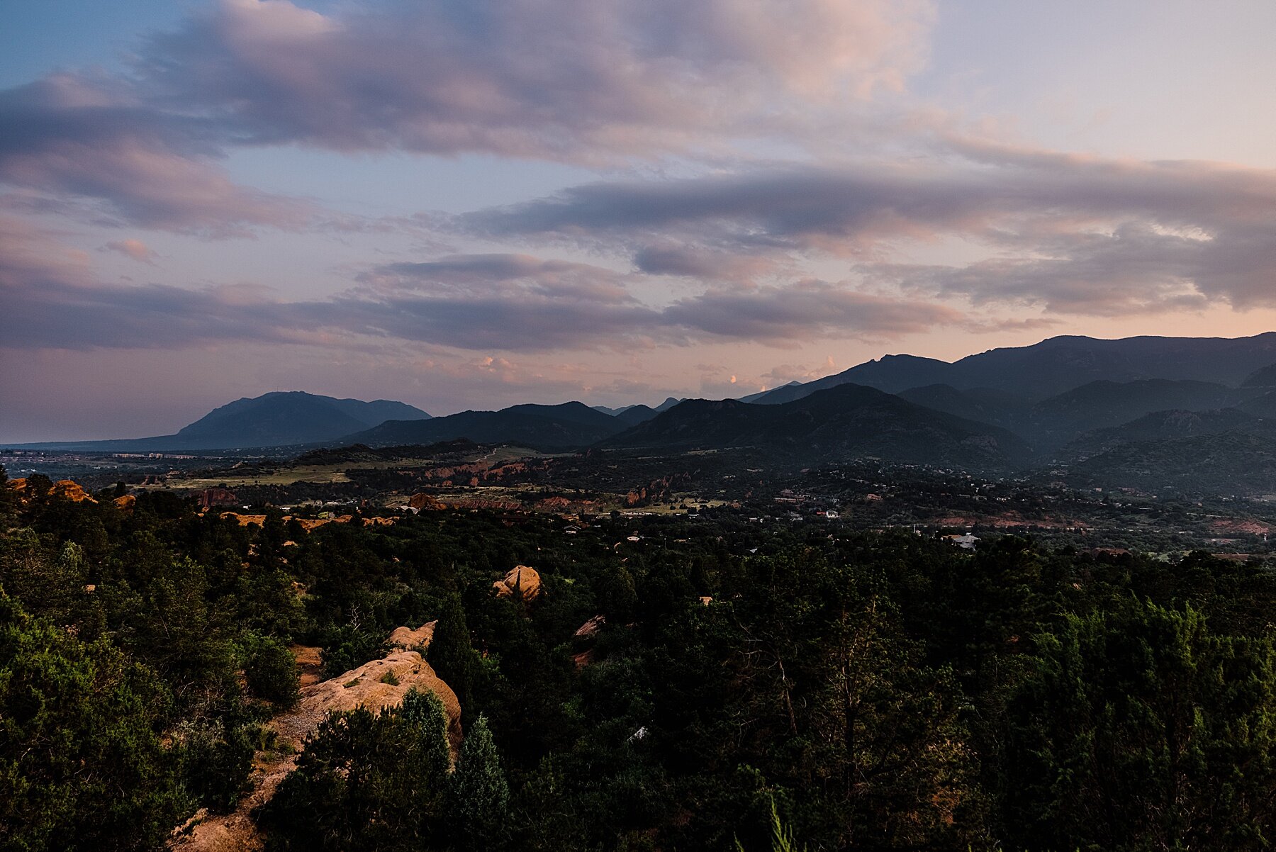 Garden-of-the-Gods-Elopement-in-Colorado_0070.jpg