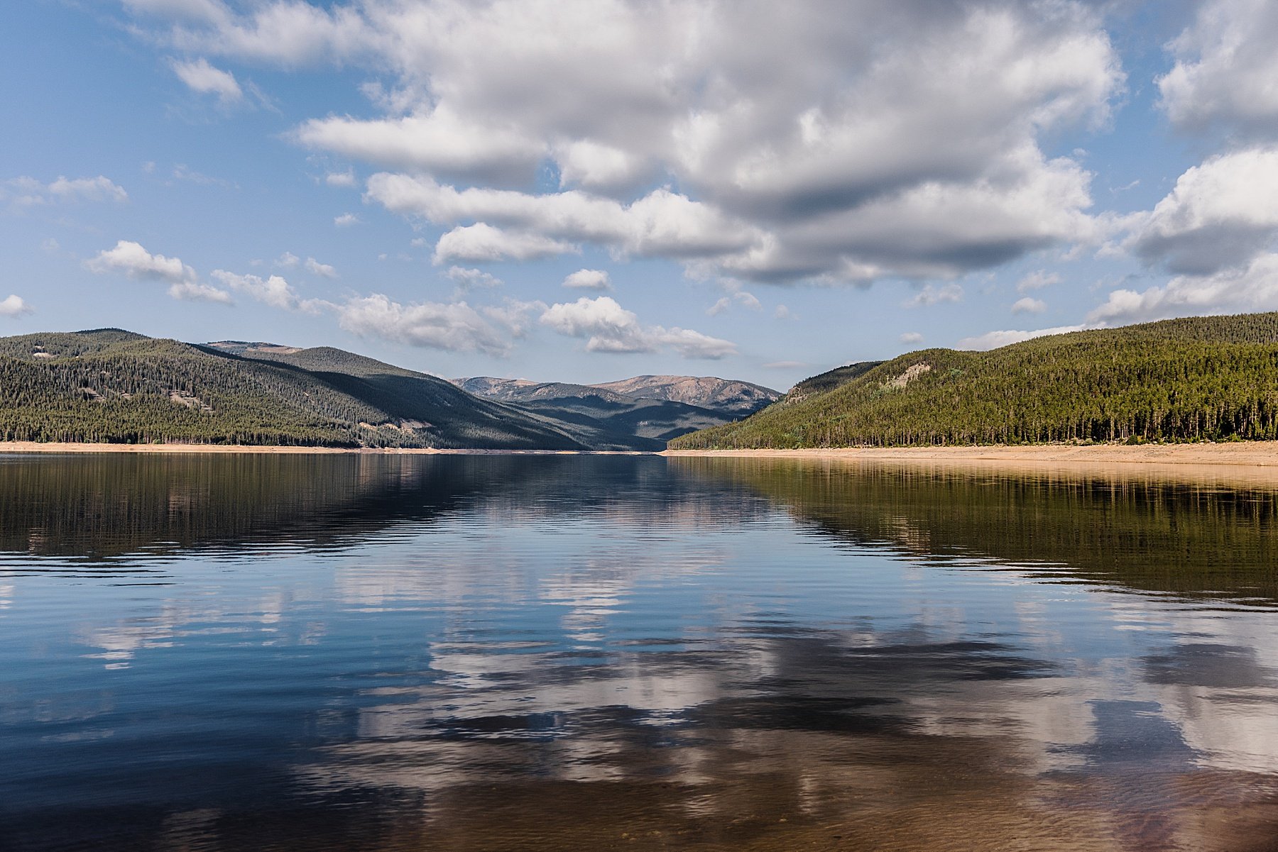 Sunrise-Alpine-Lake-Elopement-with-Dogs-in-Colorado_0037.jpg