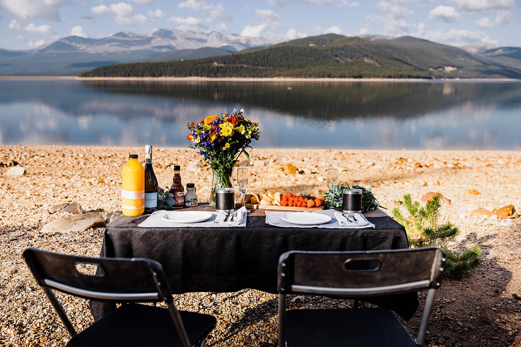 Sunrise-Alpine-Lake-Elopement-with-Dogs-in-Colorado_0038.jpg