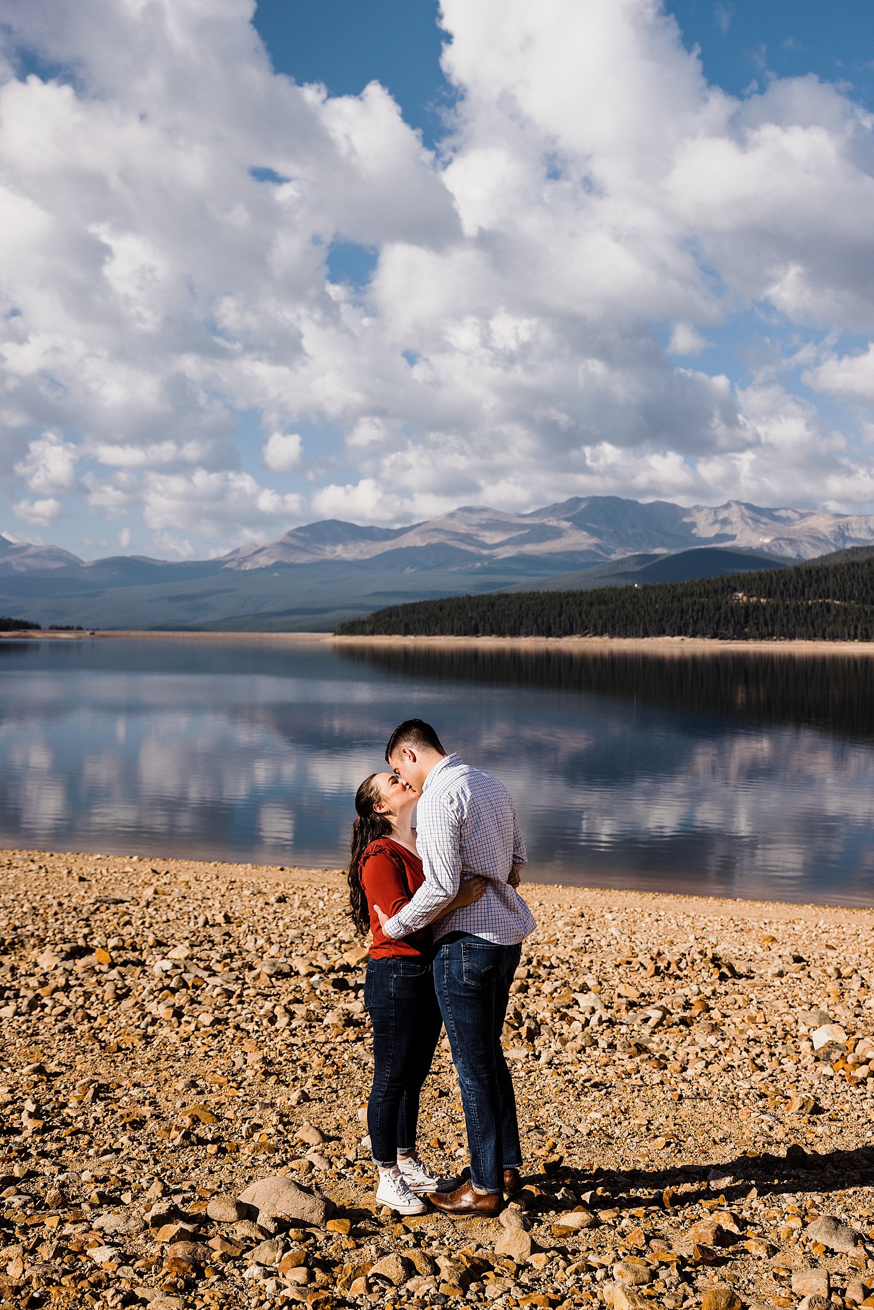 Sunrise-Alpine-Lake-Elopement-with-Dogs-in-Colorado_0045.jpg