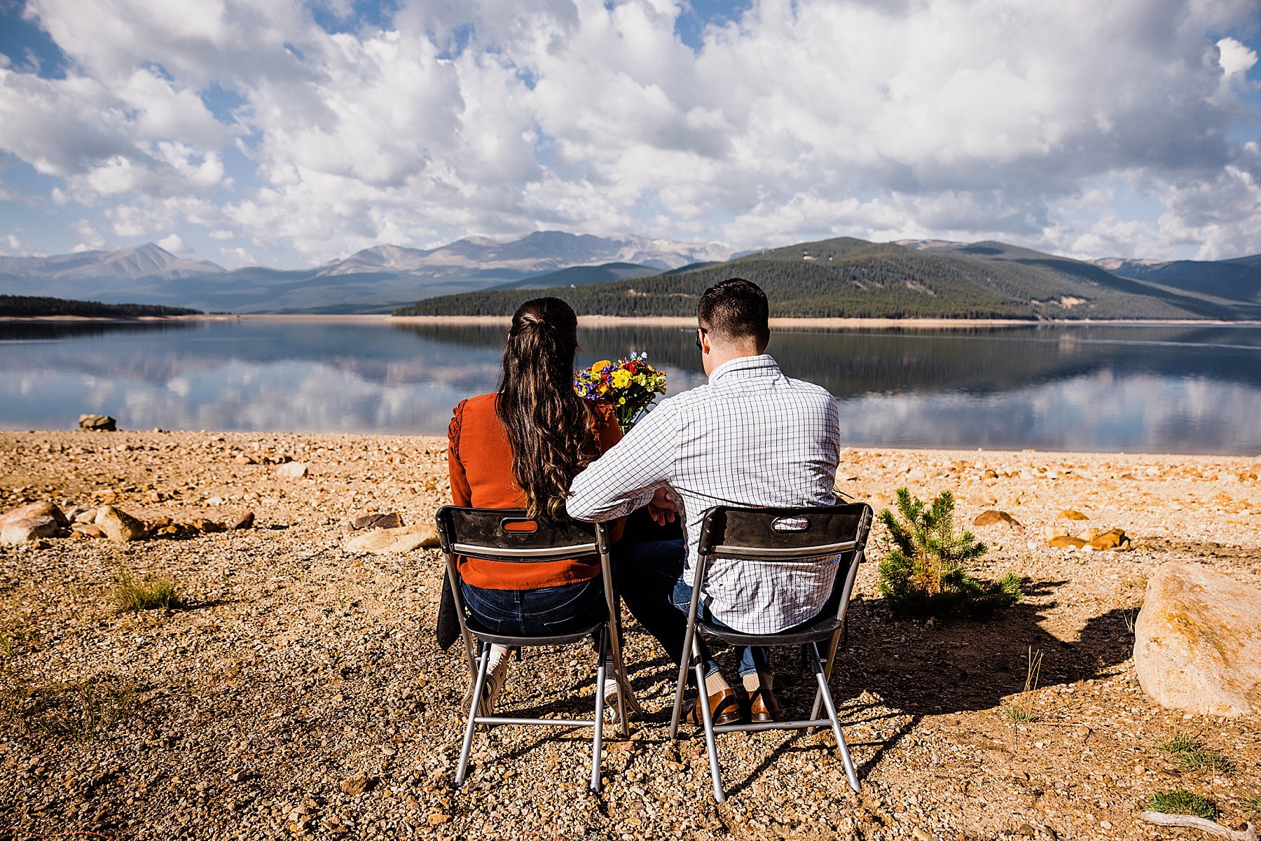 Sunrise-Alpine-Lake-Elopement-with-Dogs-in-Colorado_0049.jpg