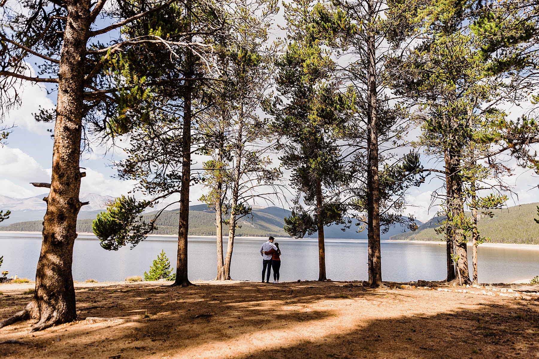 Sunrise-Alpine-Lake-Elopement-with-Dogs-in-Colorado_0056.jpg