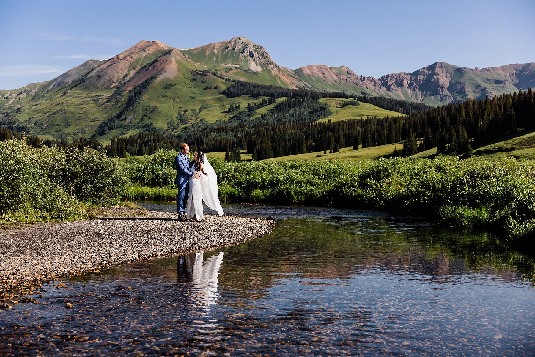 Wildflower-Elopement-in-Crested-Butte-Colorado_0033.jpg