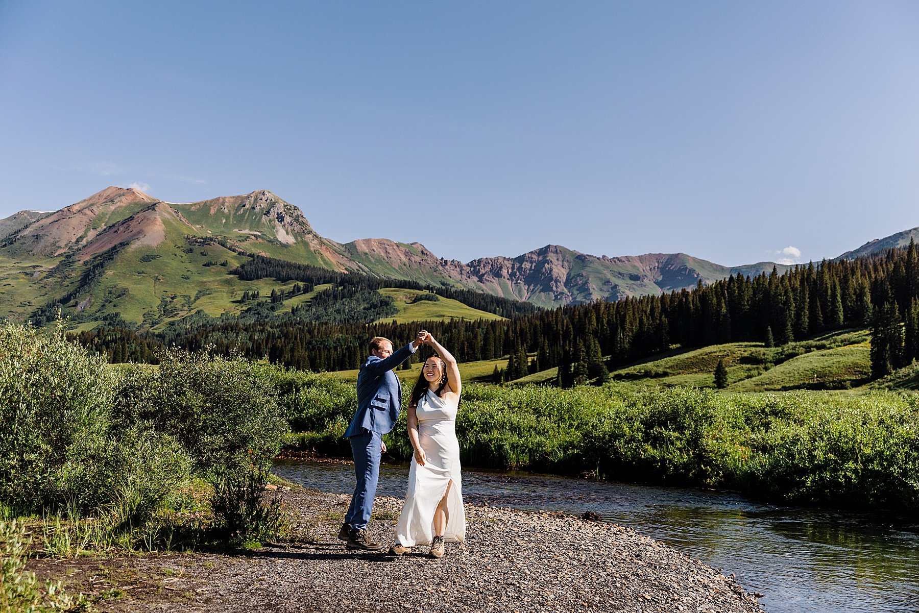 Wildflower-Elopement-in-Crested-Butte-Colorado_0038.jpg