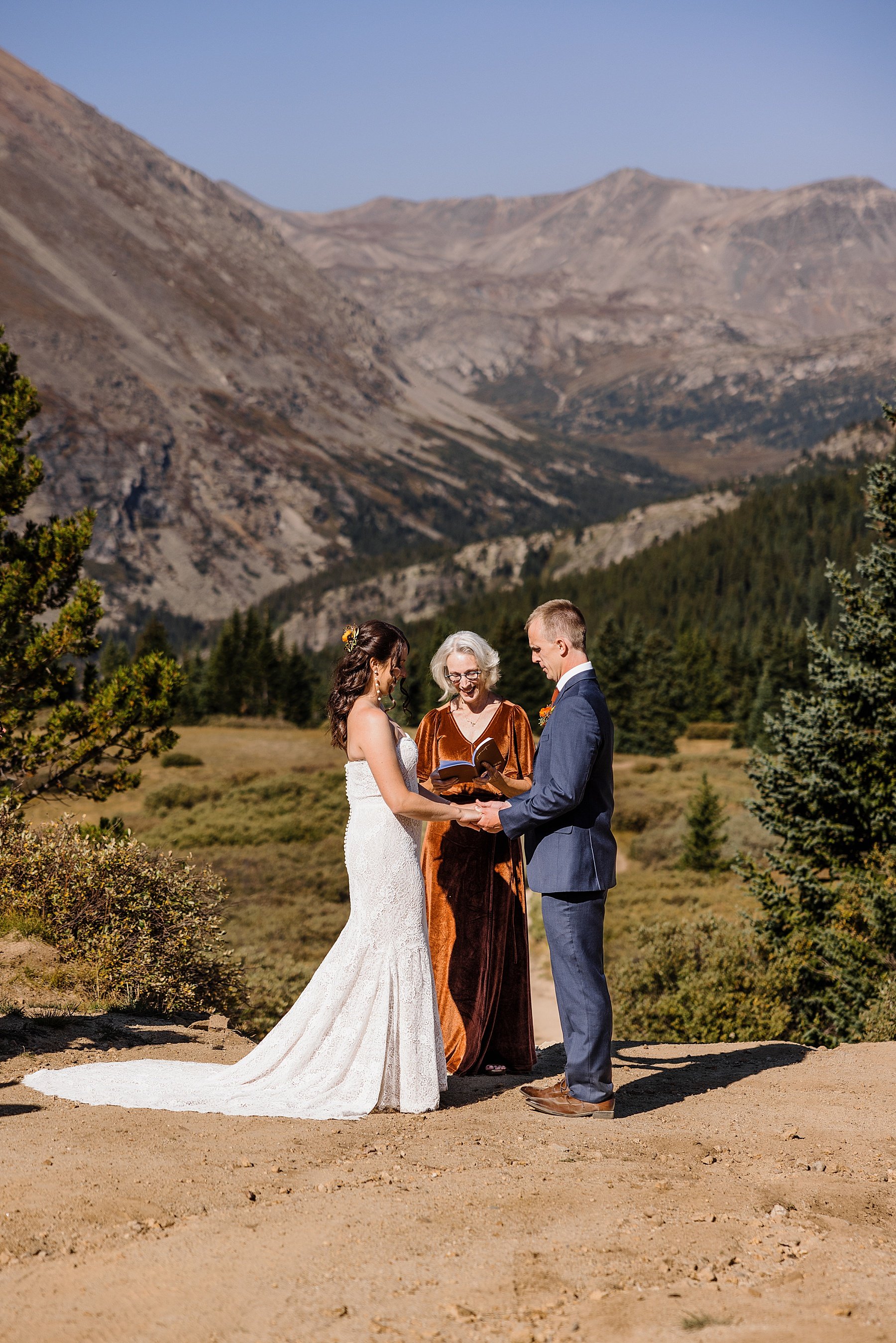 Elopement-with-a-Dog-in-Colorado_0039.jpg