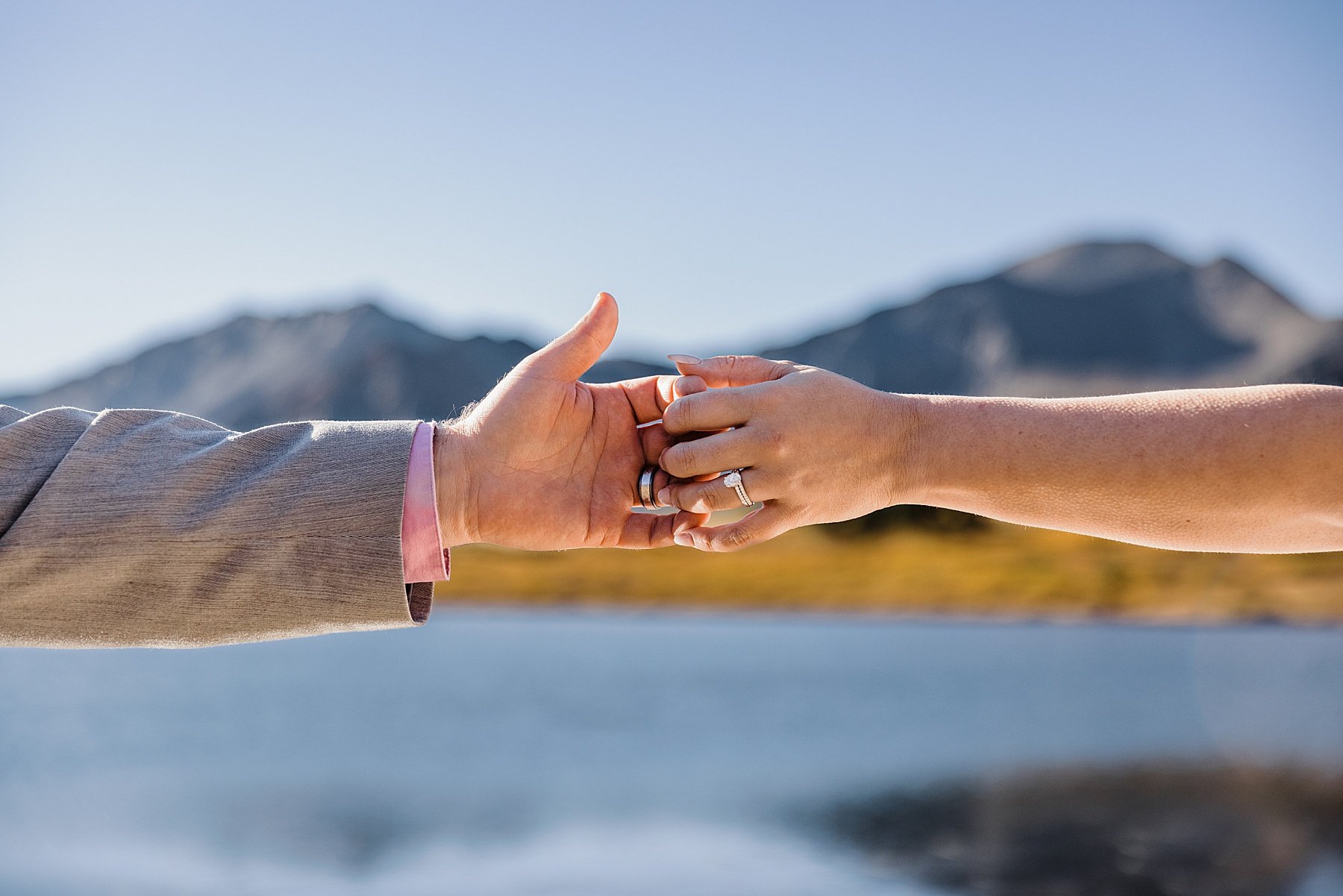 Colorado-Sunrise-Off-Road-Elopement-at-an-Alpine-Lake_0038.jpg