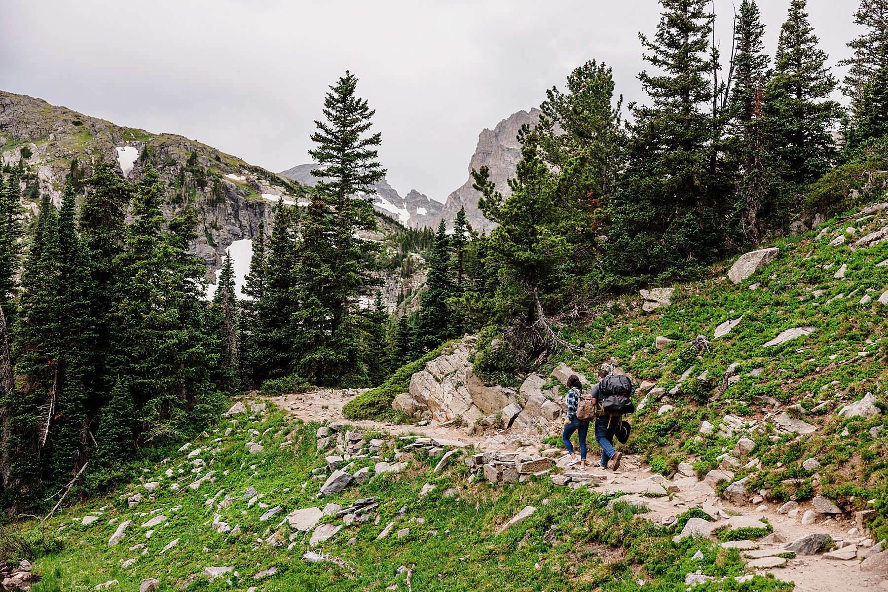 Colorado-Sunset-Hiking-Elopement-at-an-Alpine-Lake_0004.jpg