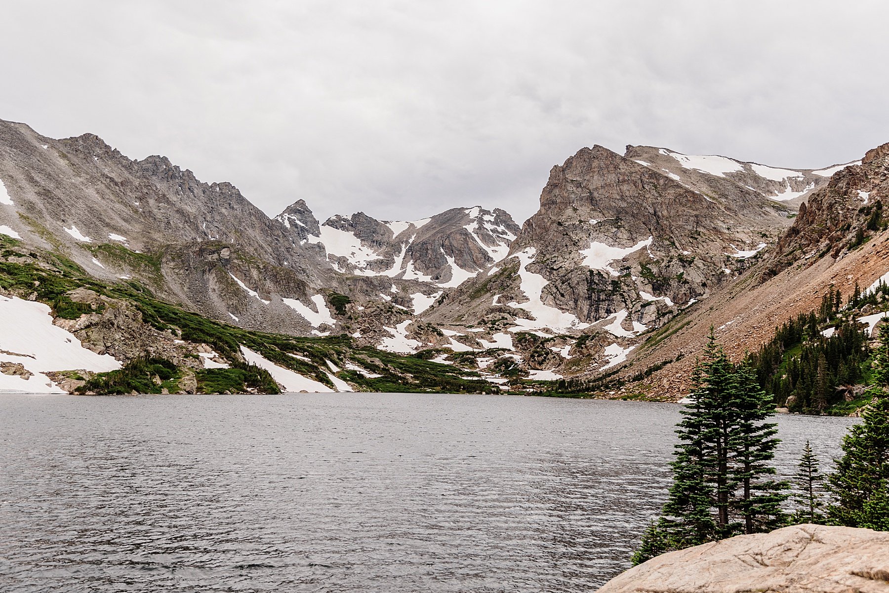 Colorado-Sunset-Hiking-Elopement-at-an-Alpine-Lake_0010.jpg