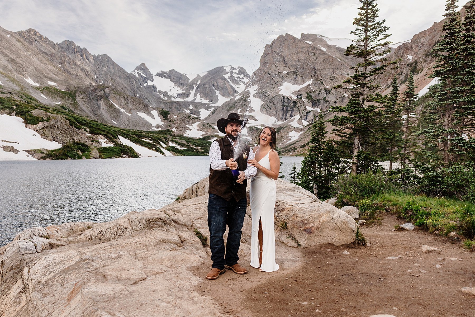 Colorado-Sunset-Hiking-Elopement-at-an-Alpine-Lake_0037.jpg