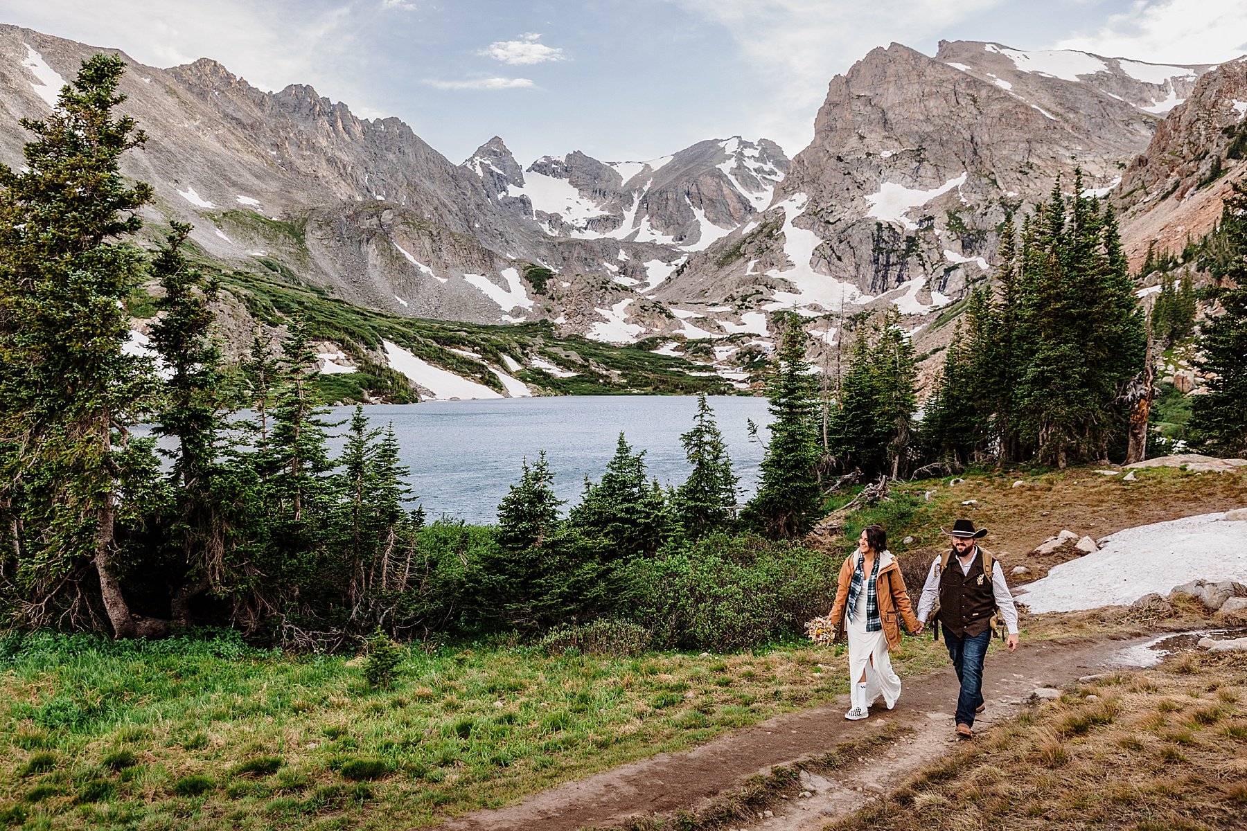 Colorado-Sunset-Hiking-Elopement-at-an-Alpine-Lake_0040.jpg