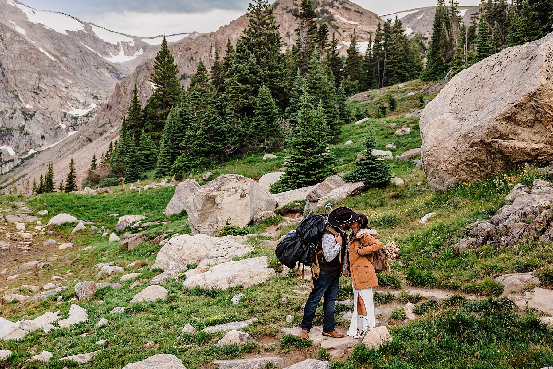 Colorado-Sunset-Hiking-Elopement-at-an-Alpine-Lake_0043.jpg