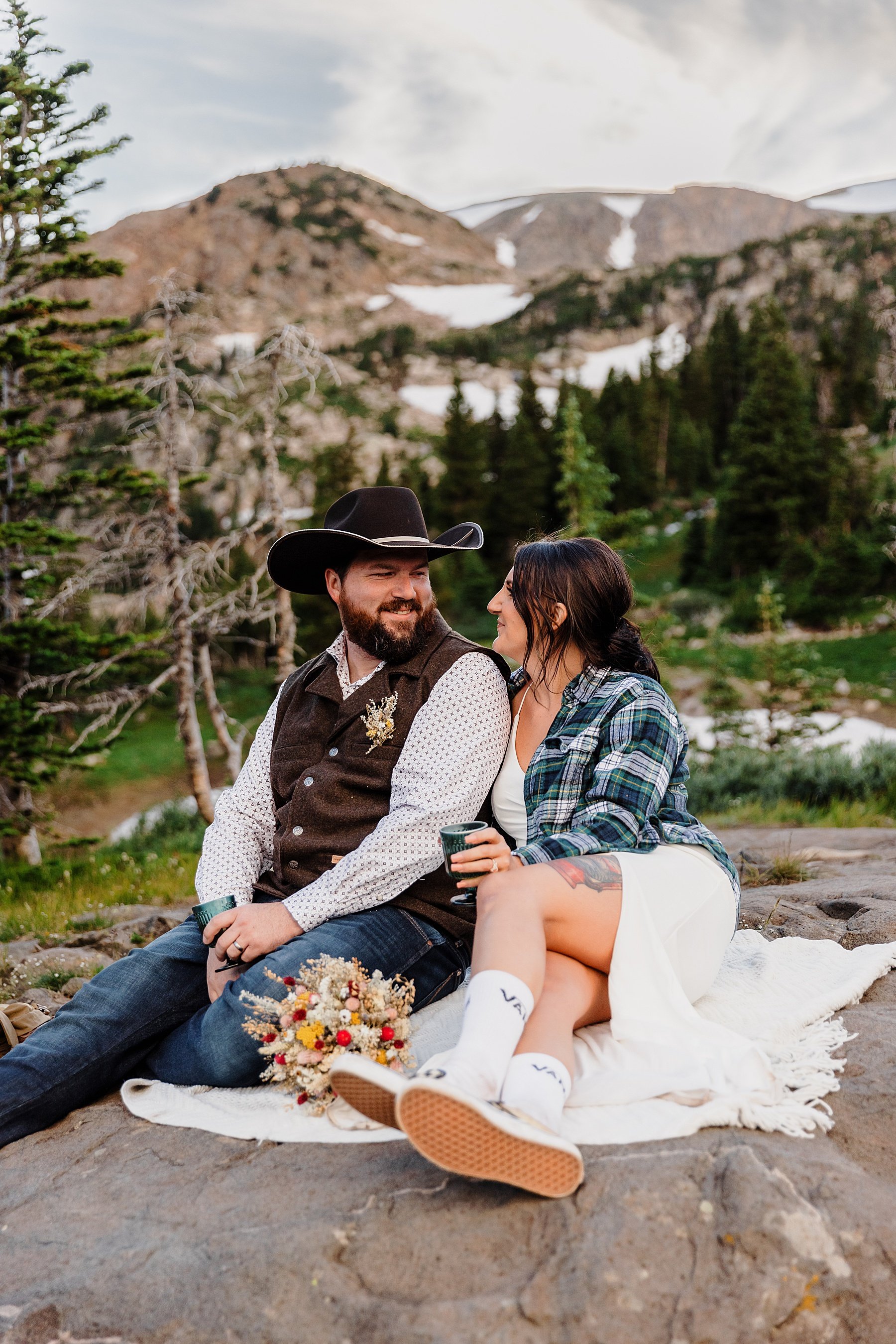 Colorado-Sunset-Hiking-Elopement-at-an-Alpine-Lake_0053.jpg