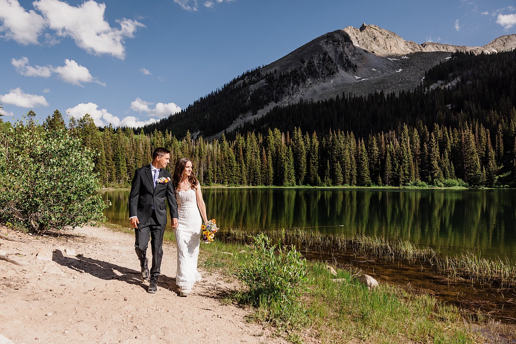 Colorado-Alpine-Lake-Hiking-Elopement-in-Crested-Butte_0018.jpg